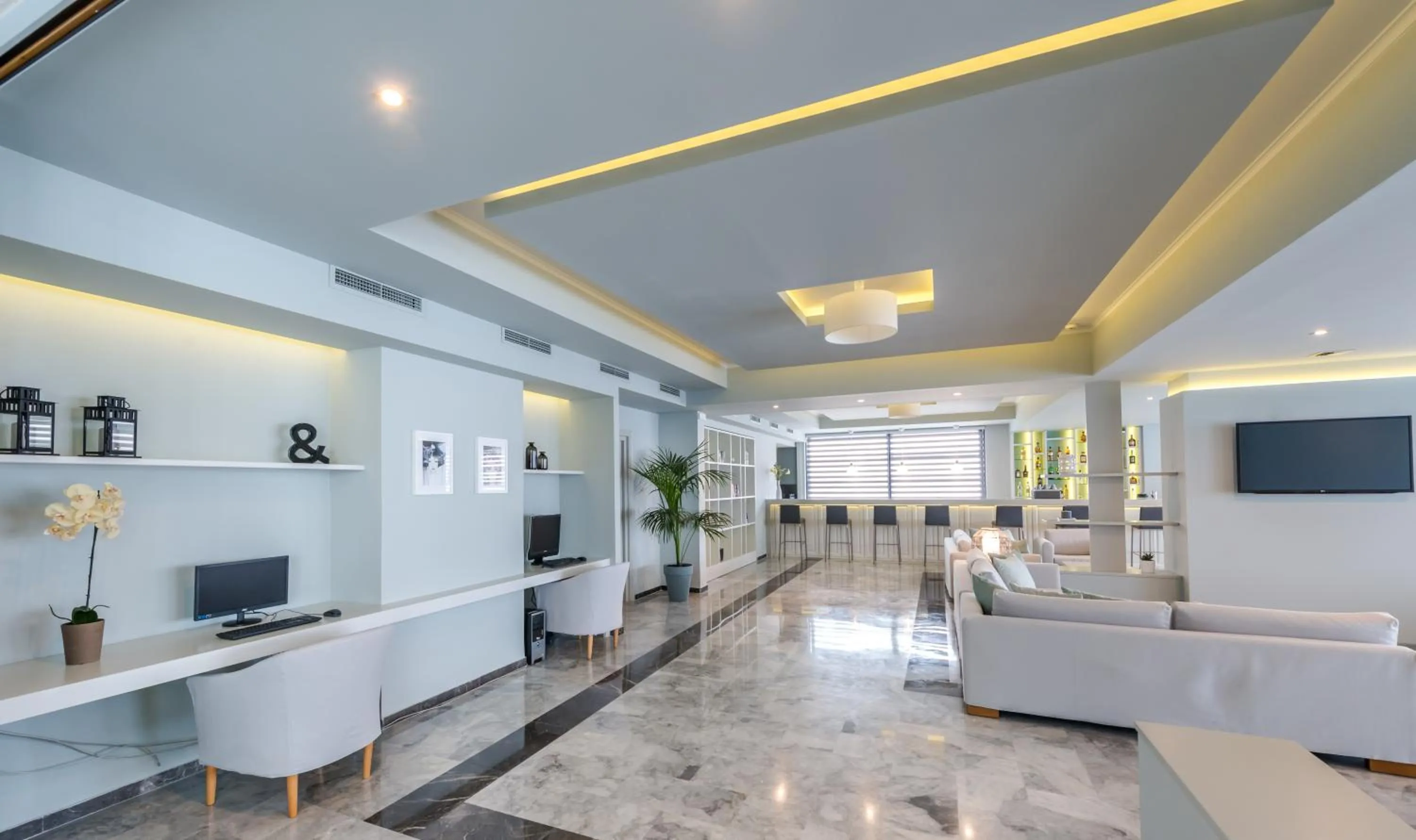 Lobby or reception in Contessa Hotel