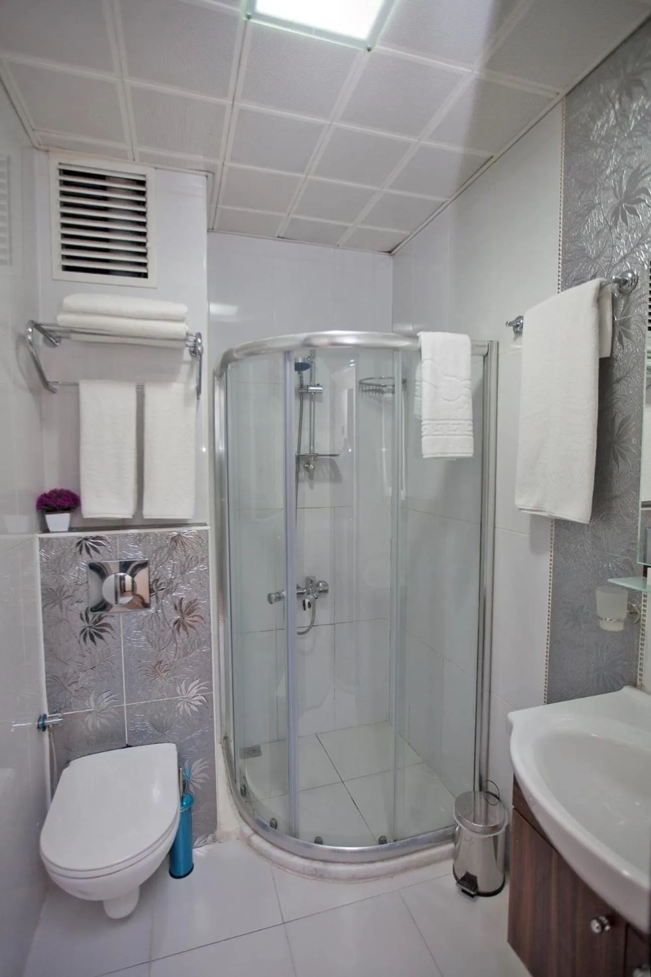 Shower in Hotel Bulvar Istanbul