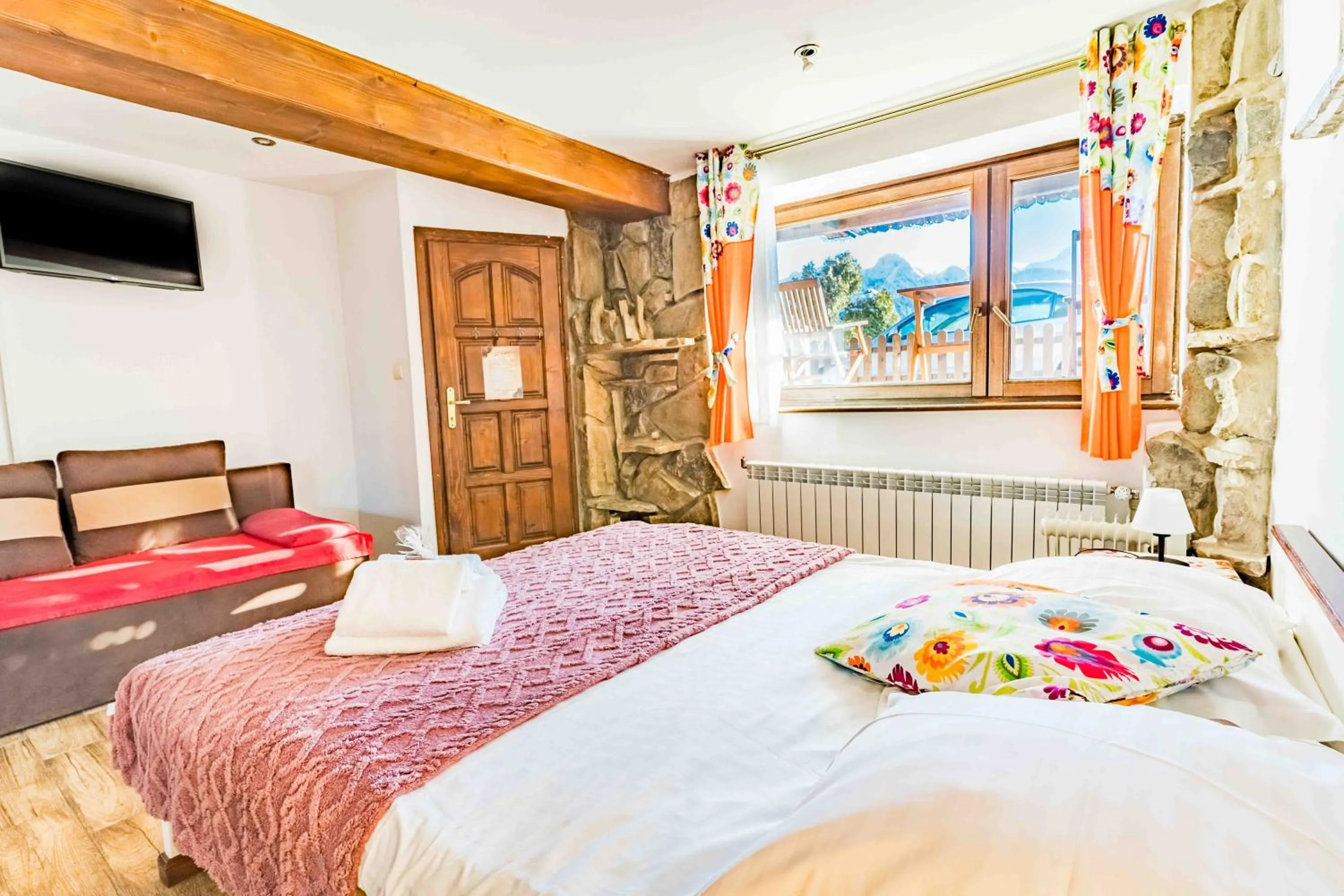 Photo of the whole room, Bed in Górski Pałacyk Kompleks obiektów