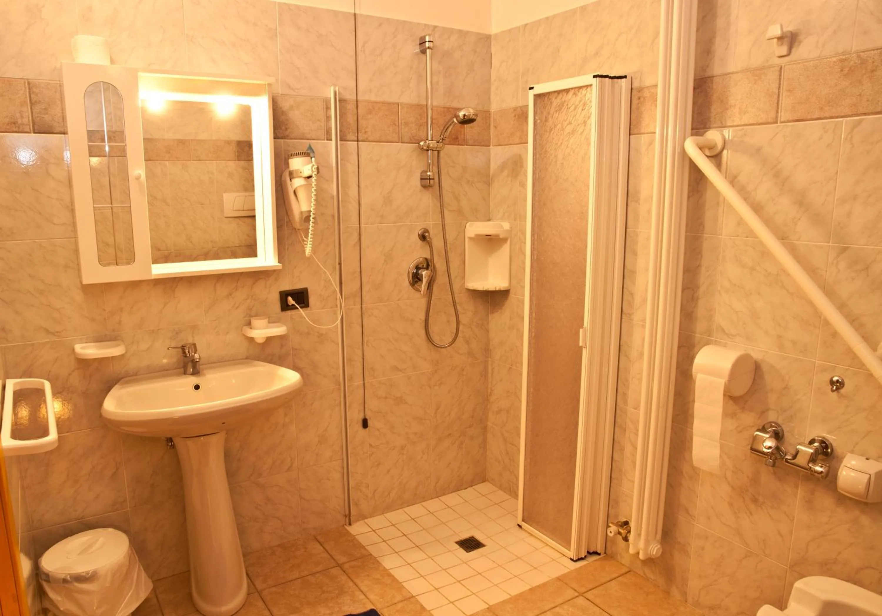 Shower in Albergo Legazzuolo Montecampione