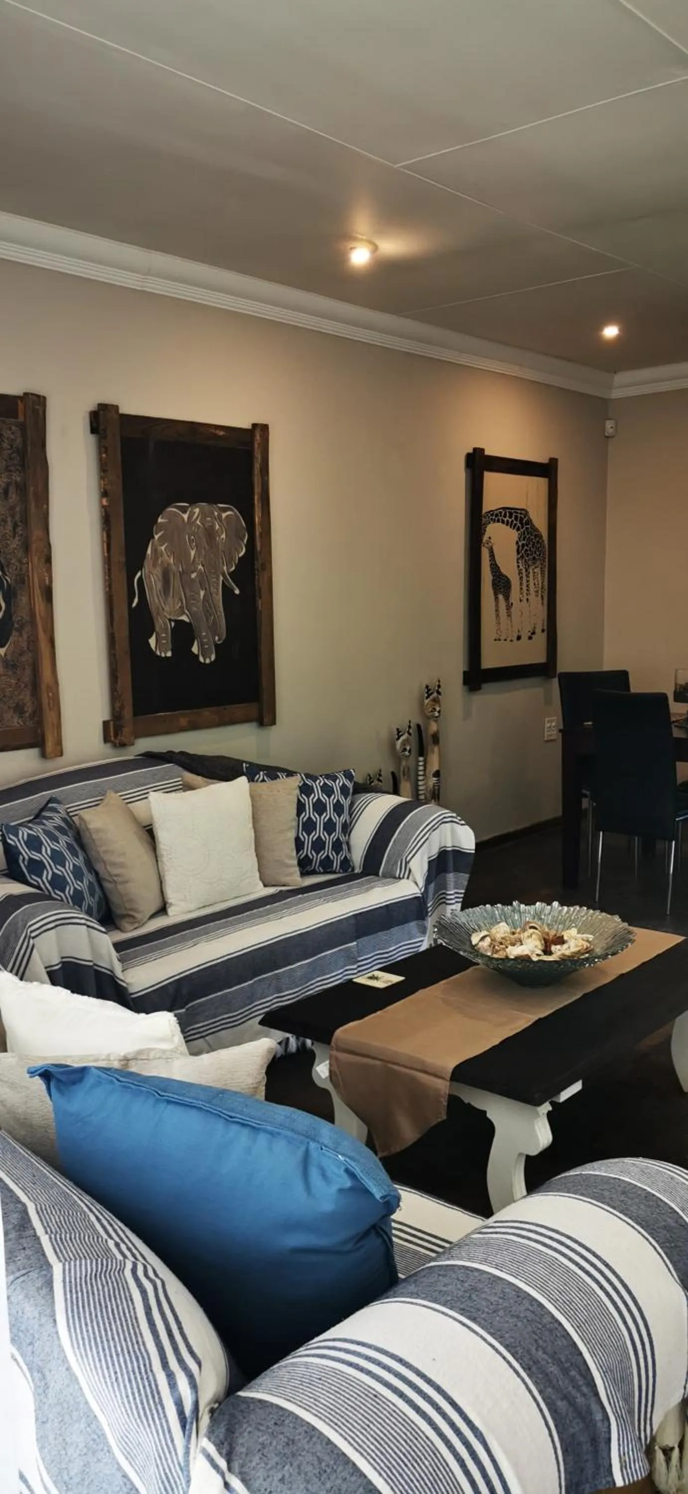 Living room in River Rock Lodge