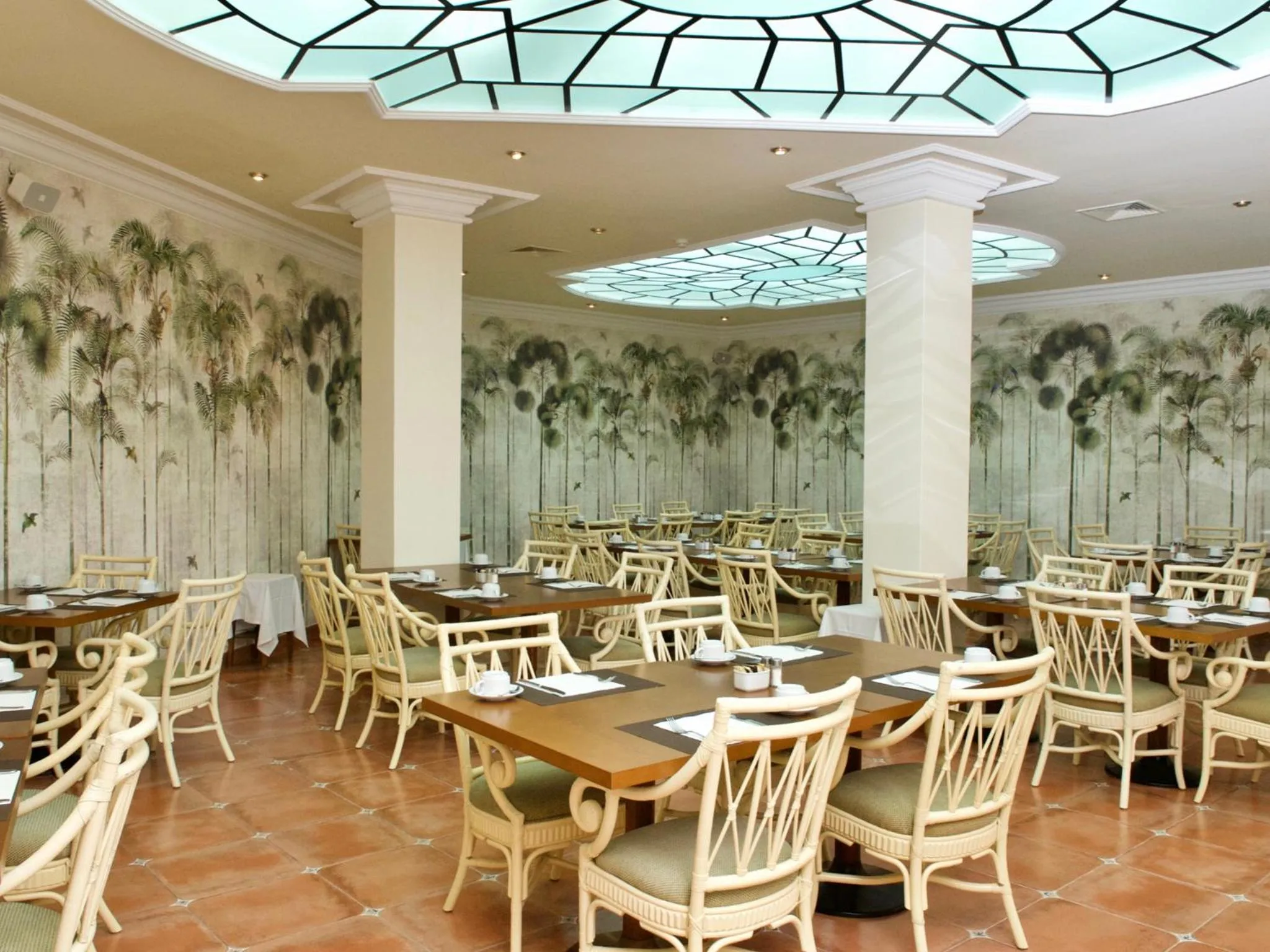 Restaurant/places to eat in Ria Park Garden Hotel