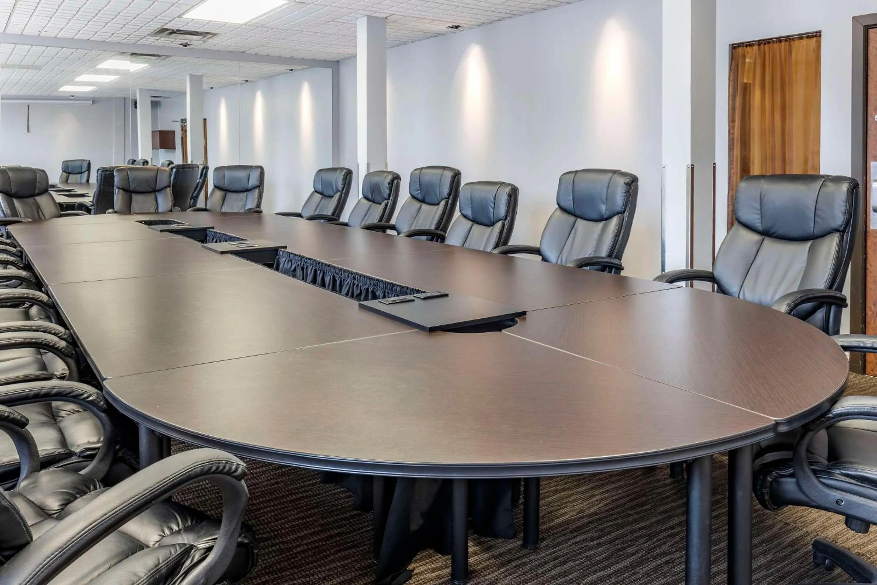 Meeting/conference room in Le Noranda Hotel & Spa, an Ascend Collection Hotel
