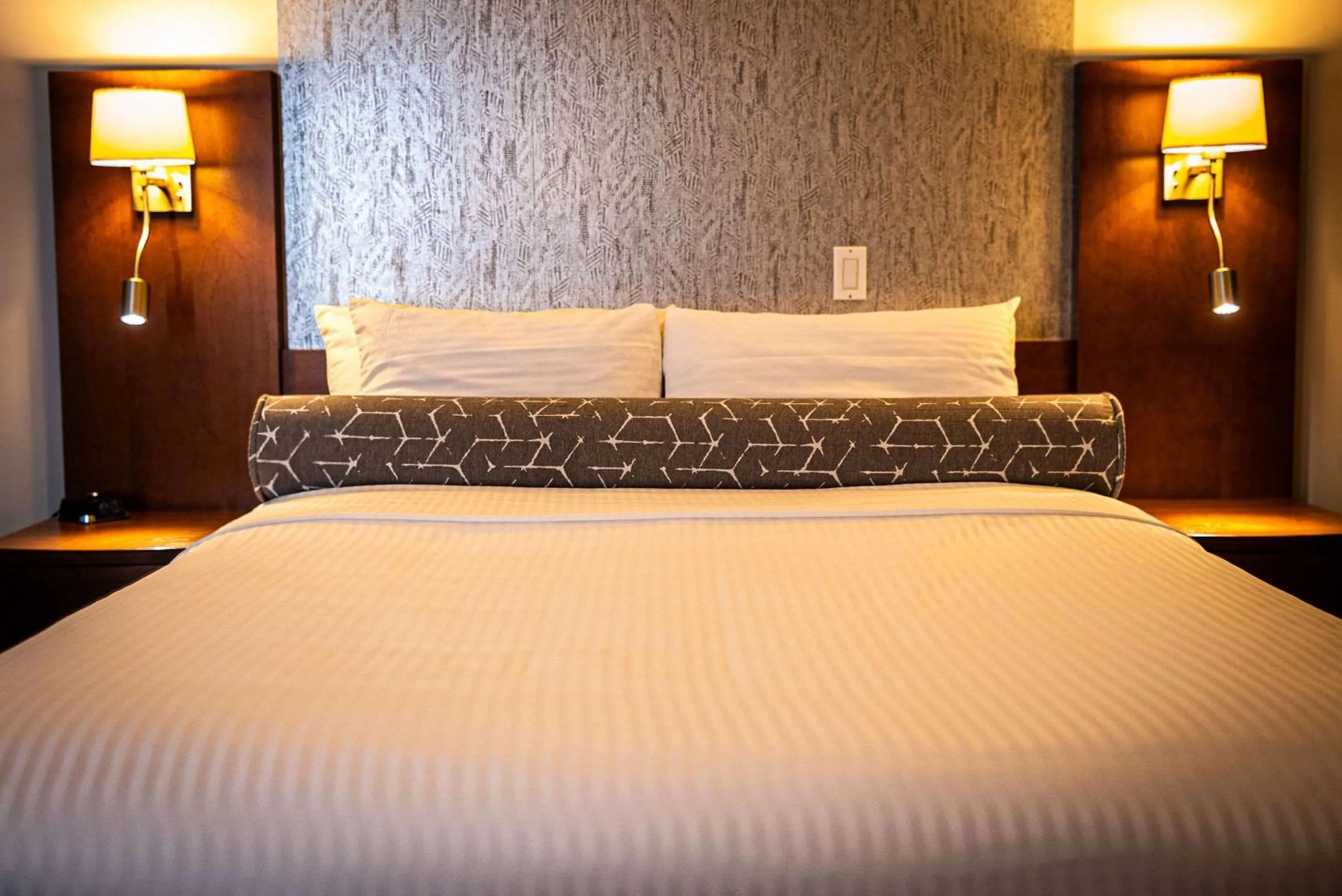 Bedroom, Bed in Le Noranda Hotel & Spa, an Ascend Collection Hotel