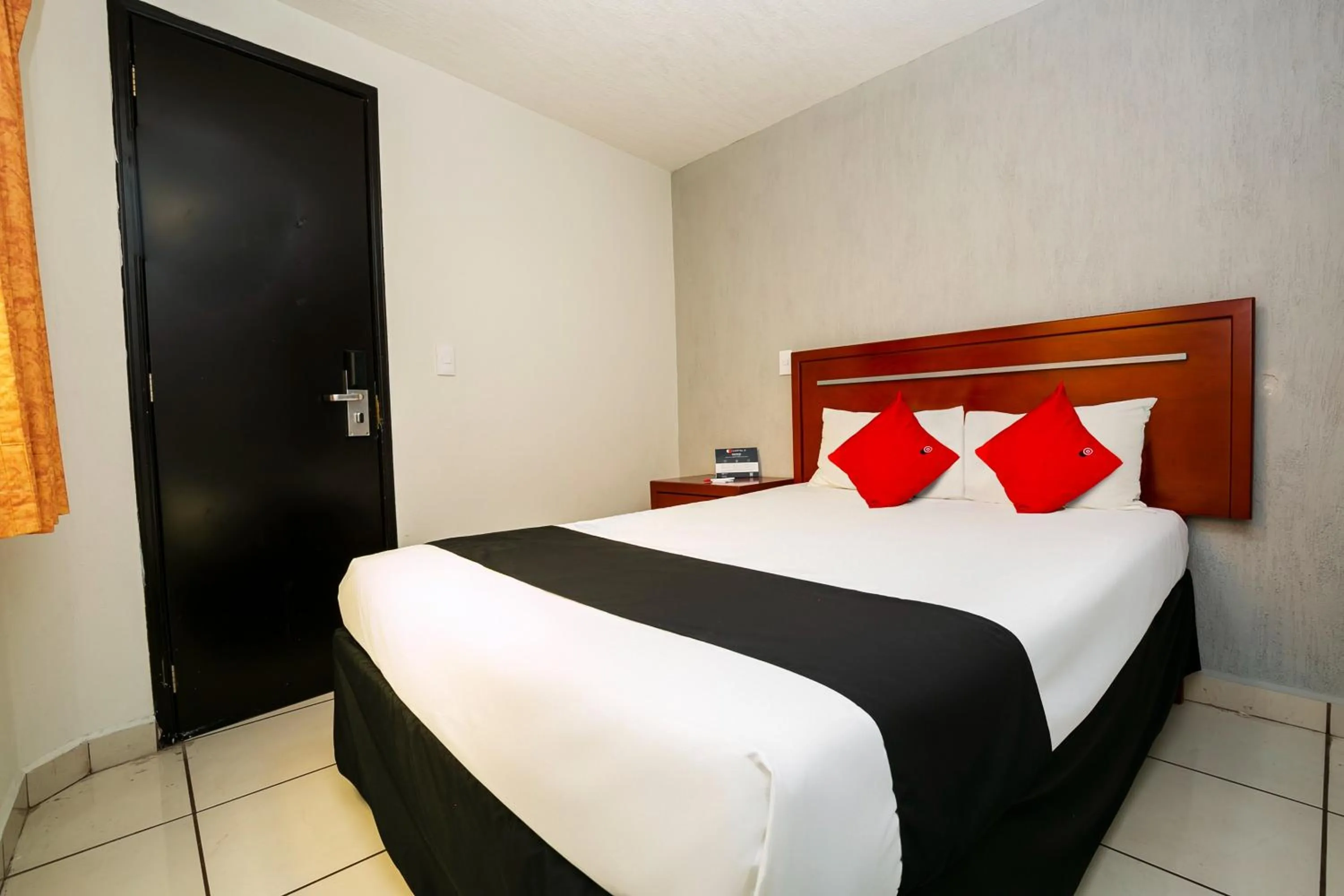 Bedroom, Bed in Capital O Hotel Victoria Morelia