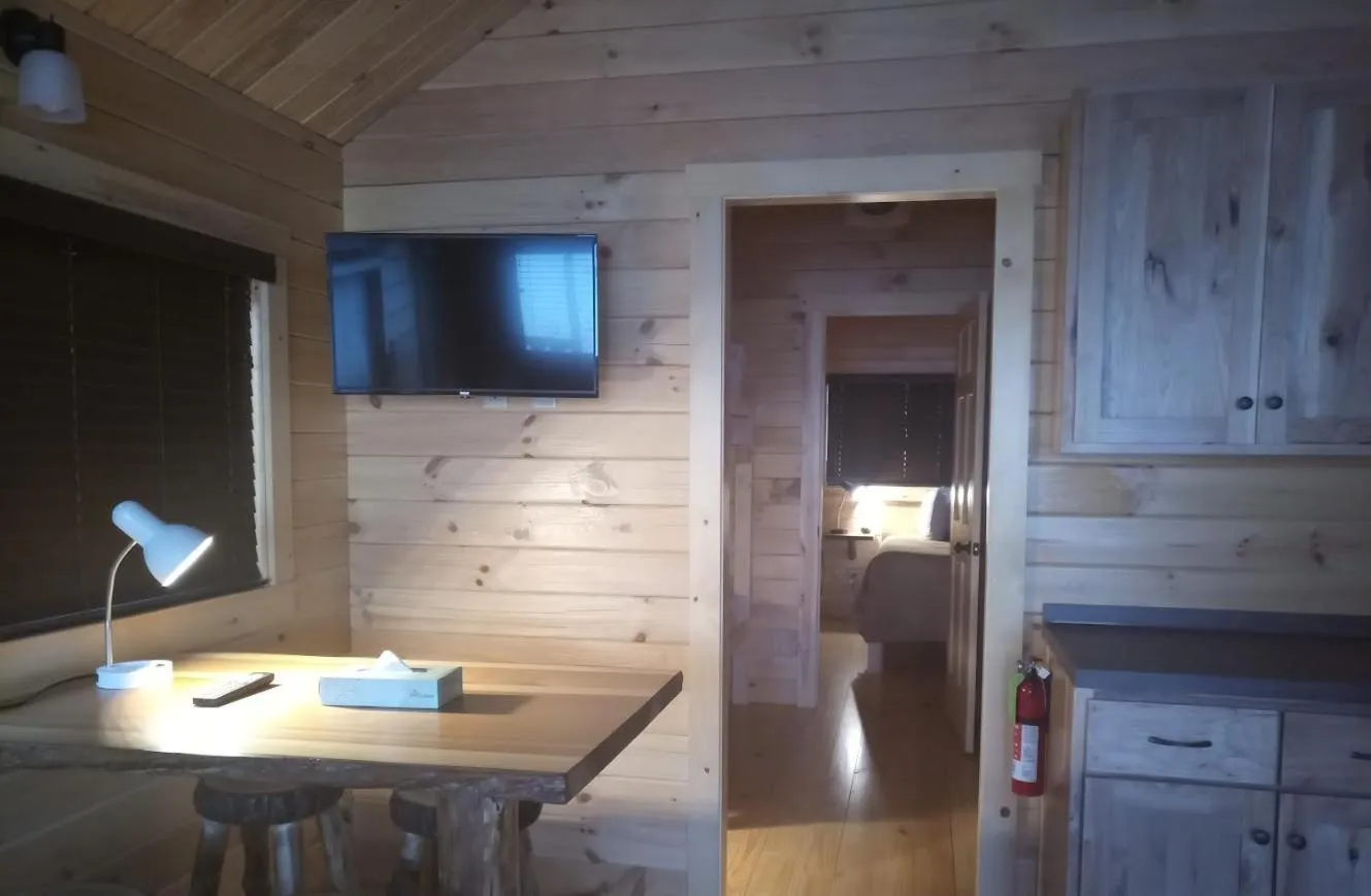 Beach House Lakeside Cottages