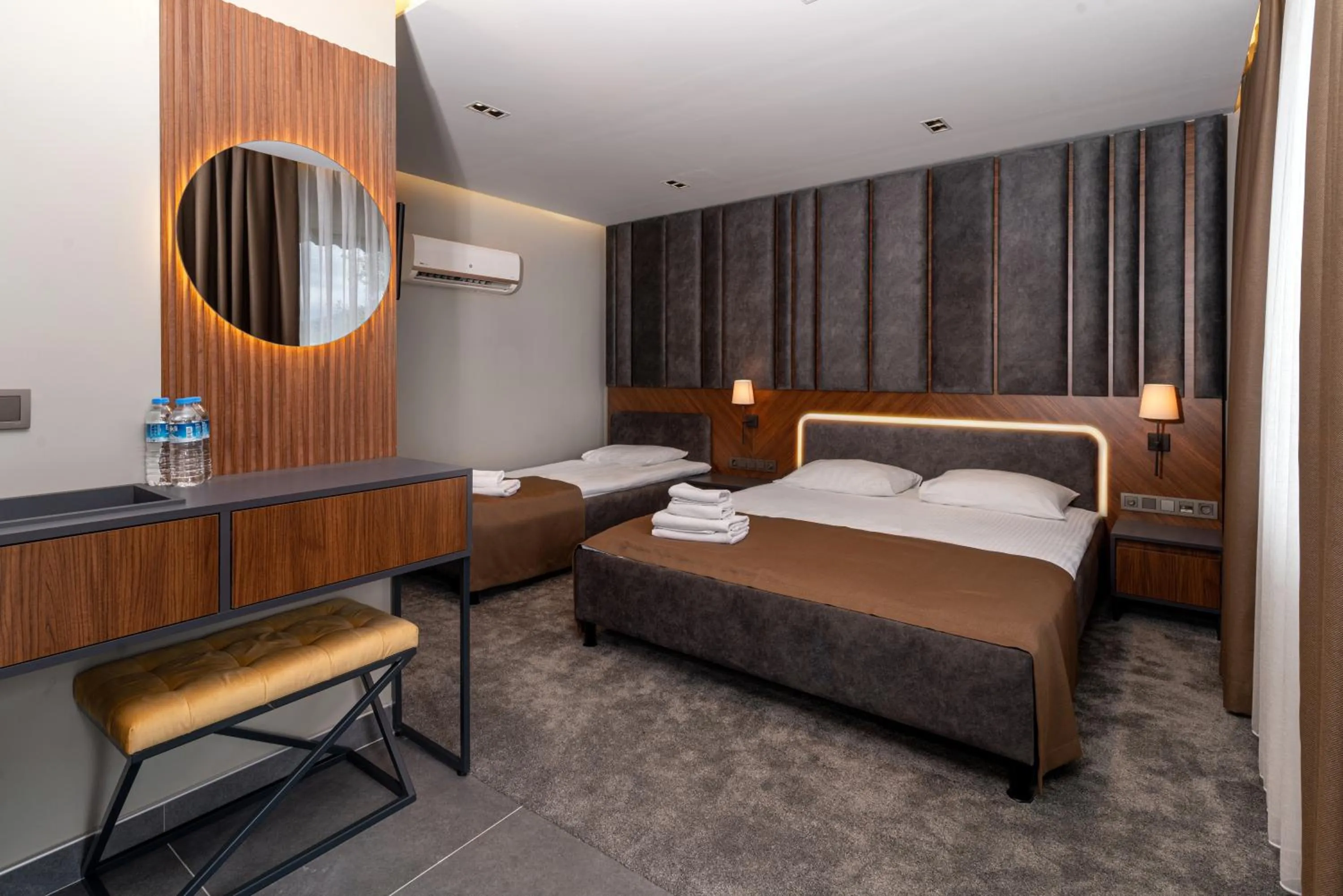 Photo of the whole room, Bed in Assos Kartal Yuvasi Hotel