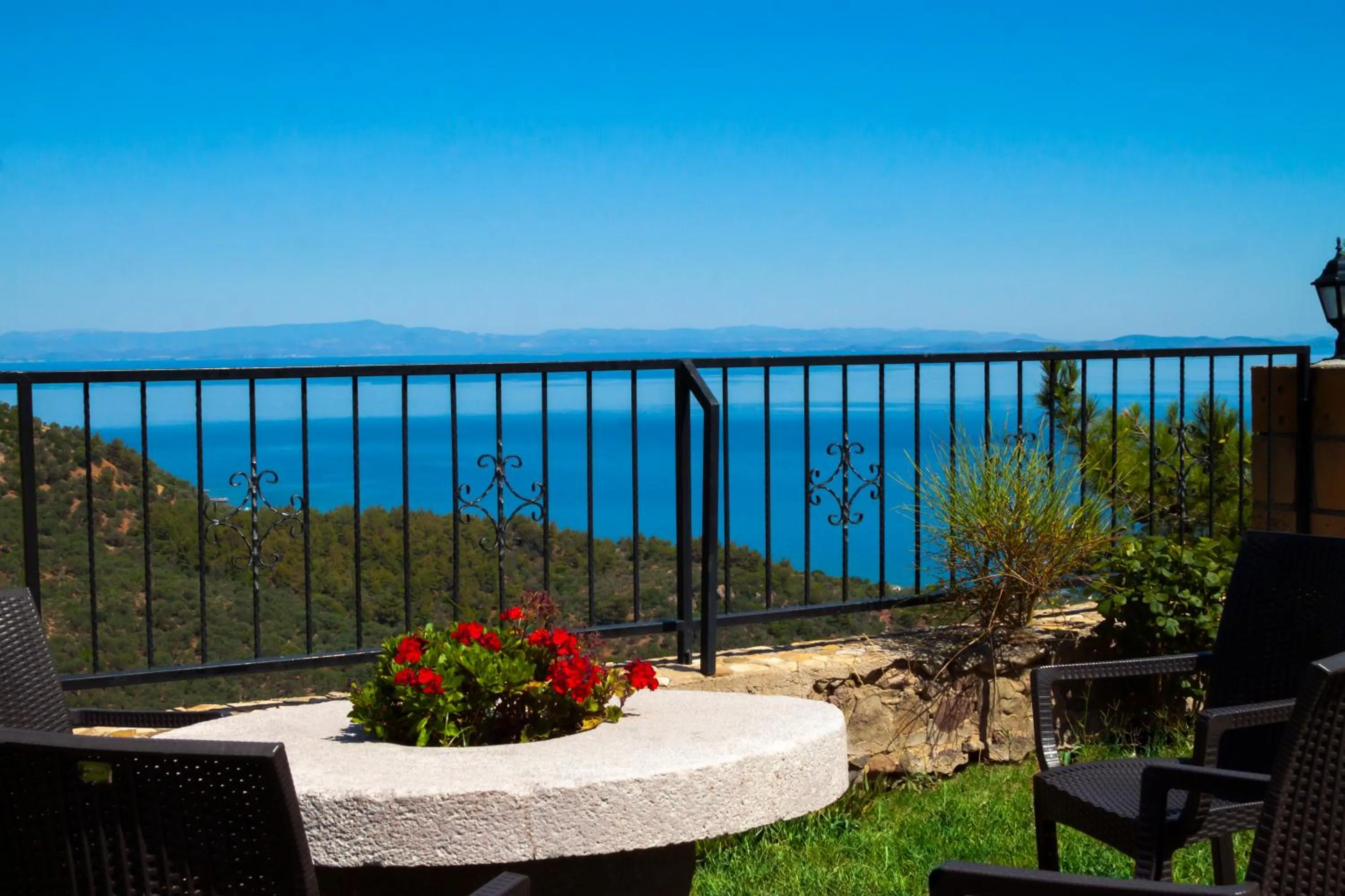 Garden in Assos Kartal Yuvasi Hotel