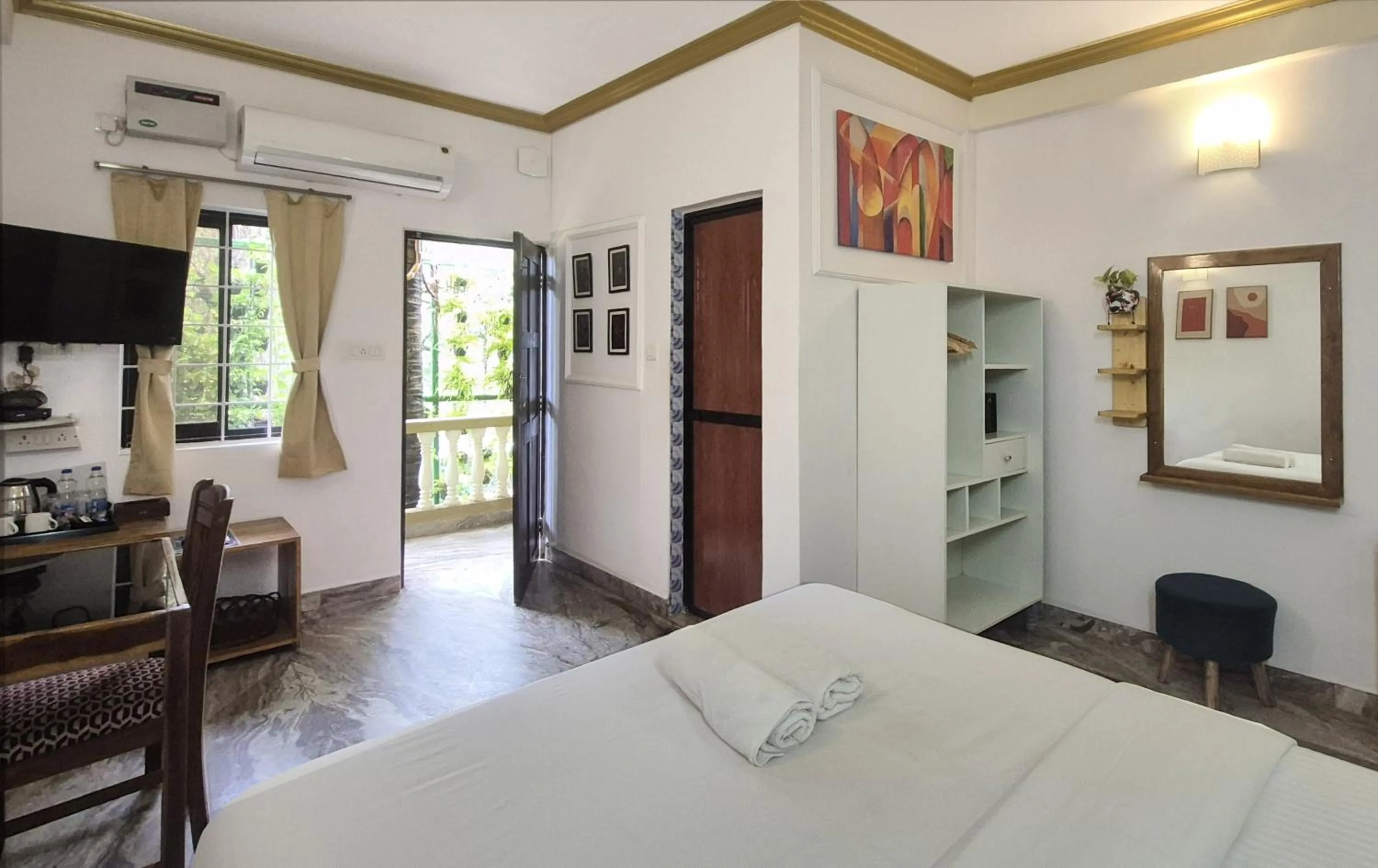 Bedroom, Bed in LaligurasVilla Beachside Escape - 100m to Beach