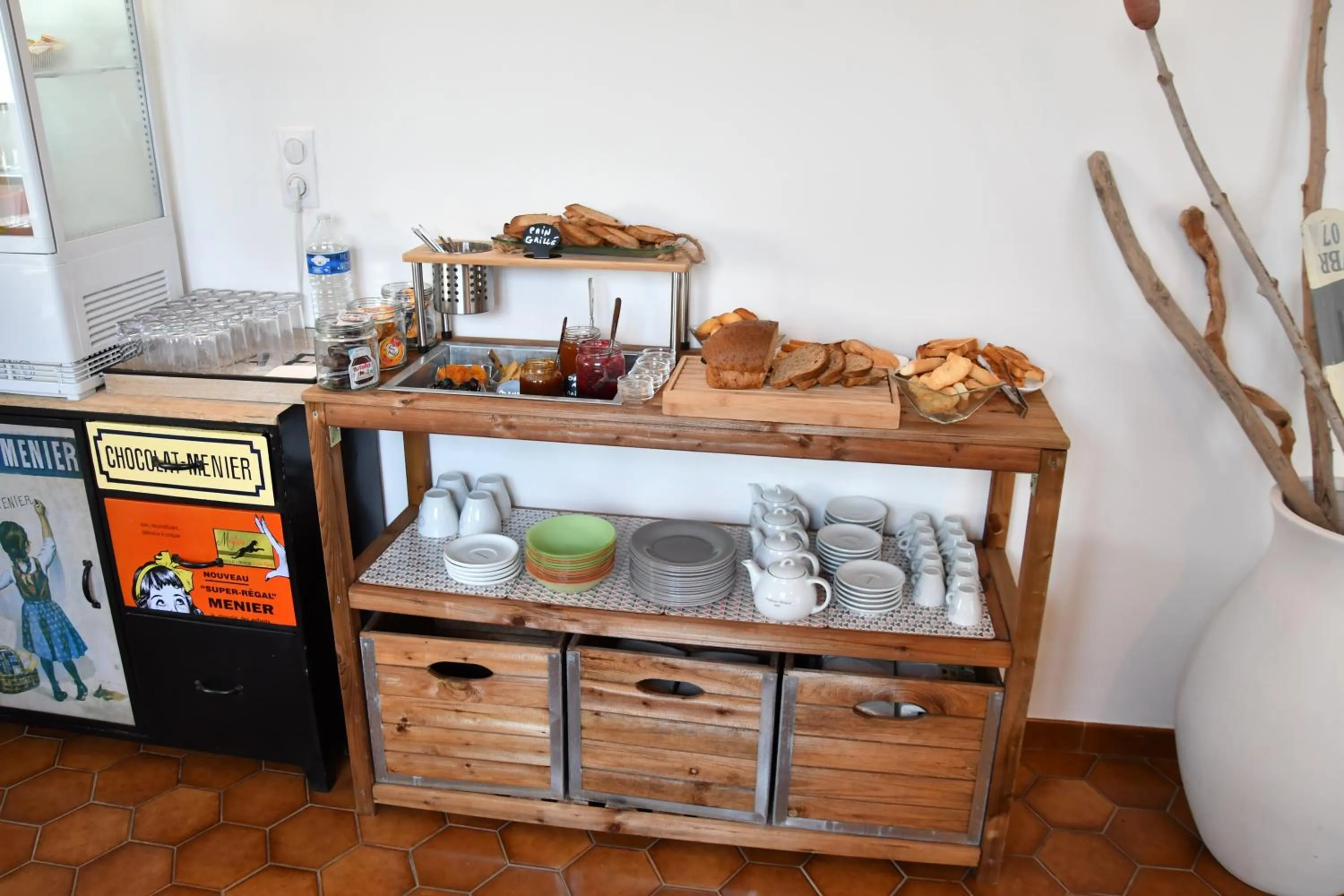 Buffet breakfast in Le Fangassier