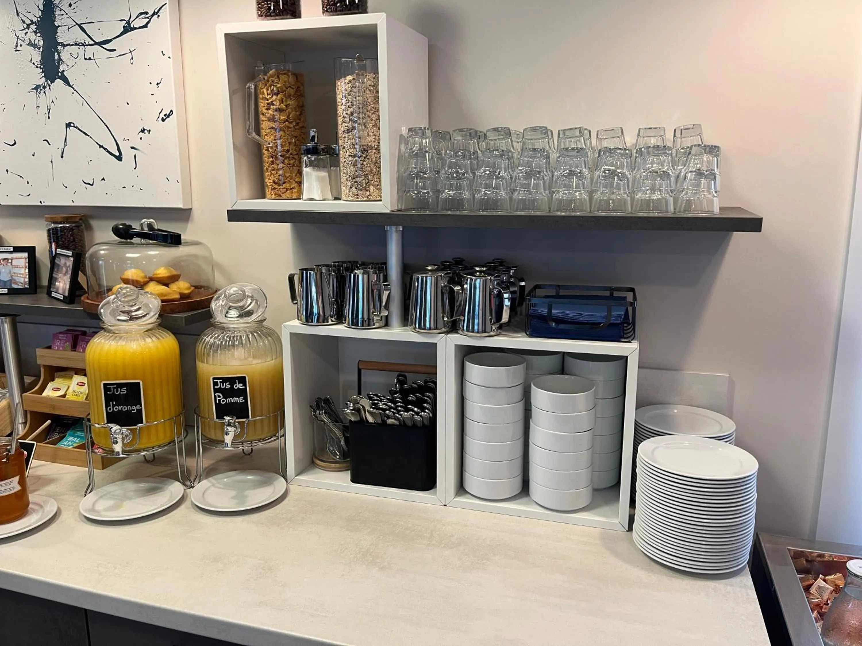 Food and drinks in Hotel Caiman