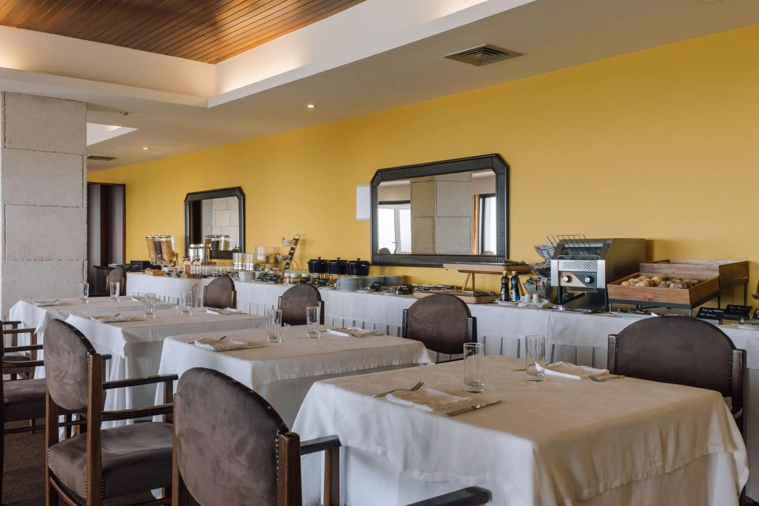 Restaurant/places to eat in Sao Felix Hotel Hillside & Nature