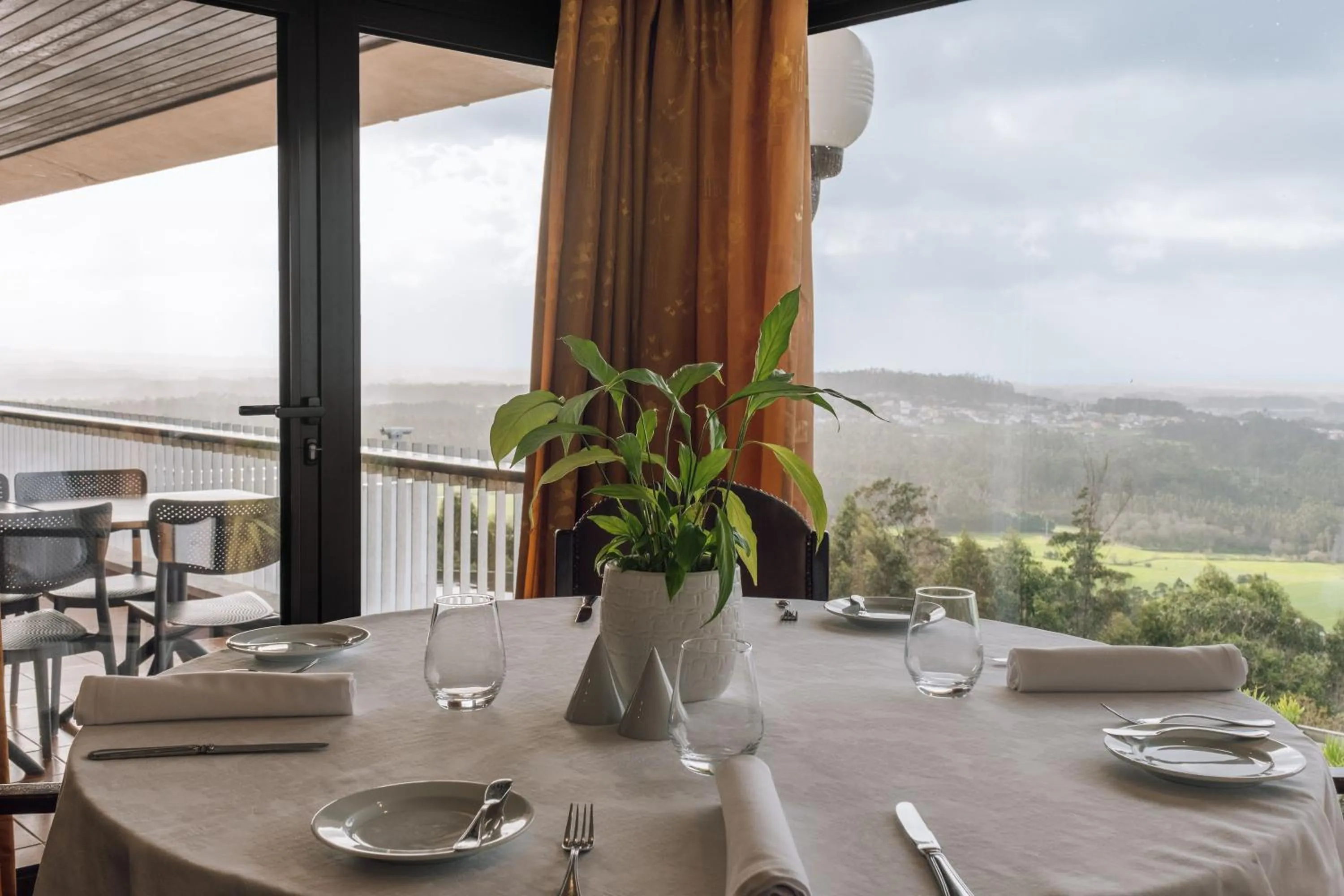 Restaurant/places to eat in Sao Felix Hotel Hillside & Nature