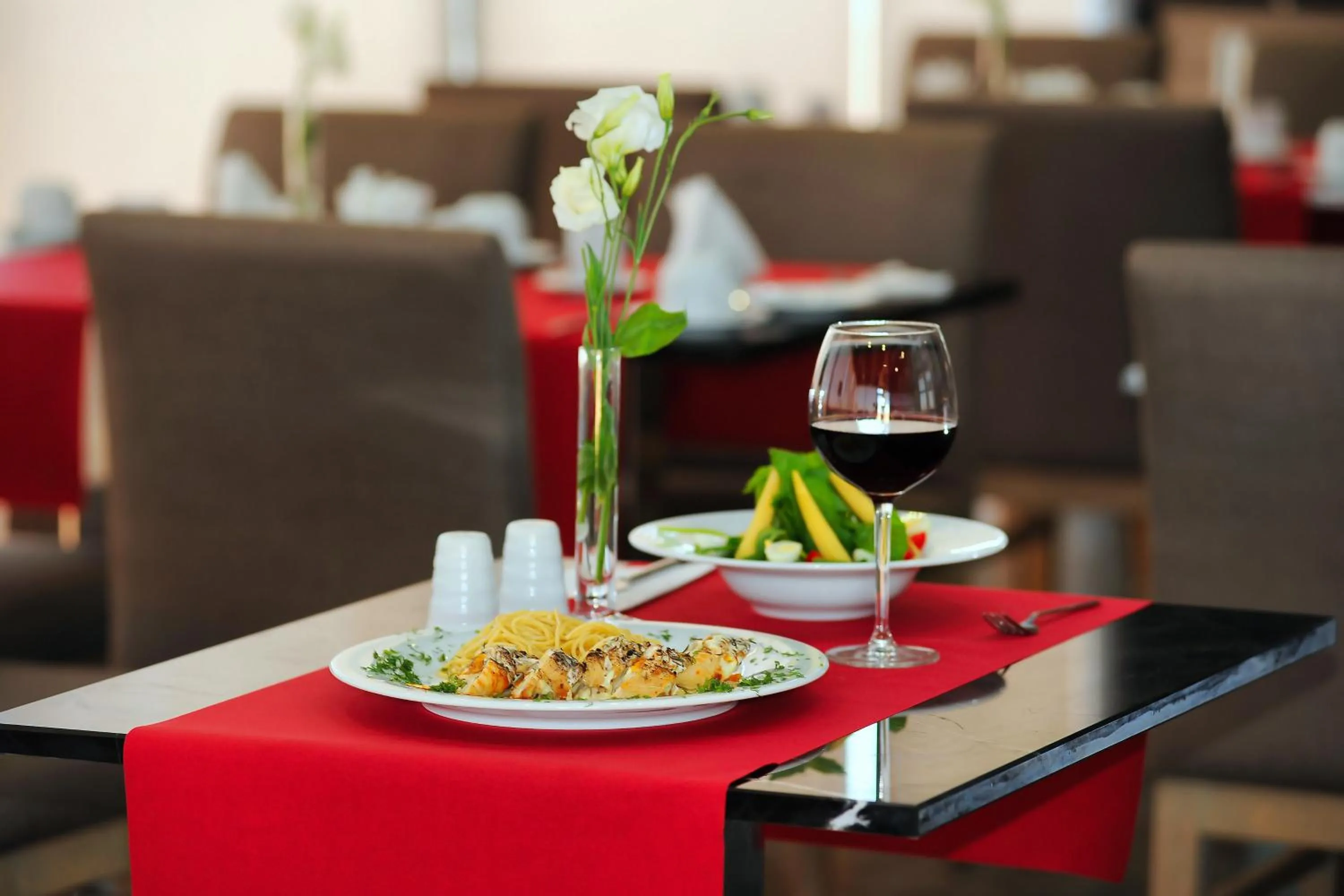 Food and drinks in Akoni Hotel