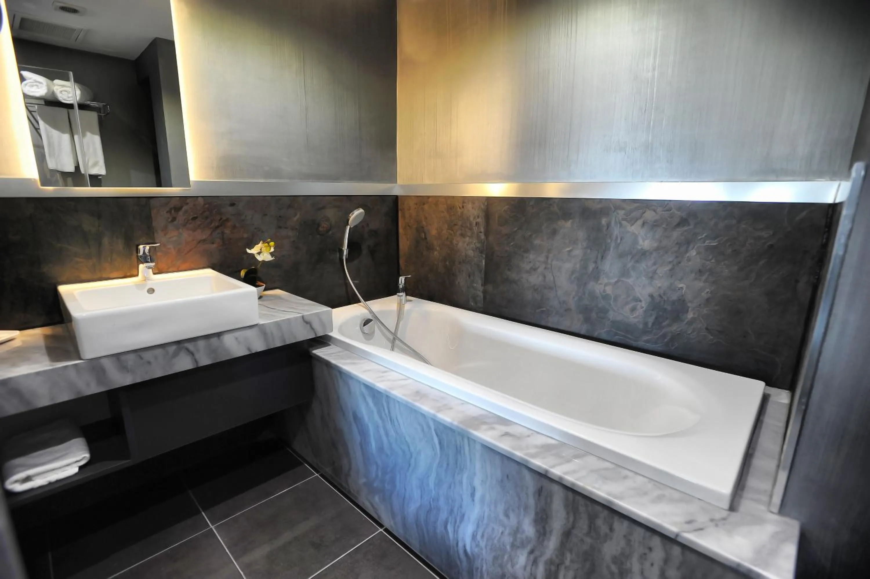 Bathroom in Akoni Hotel