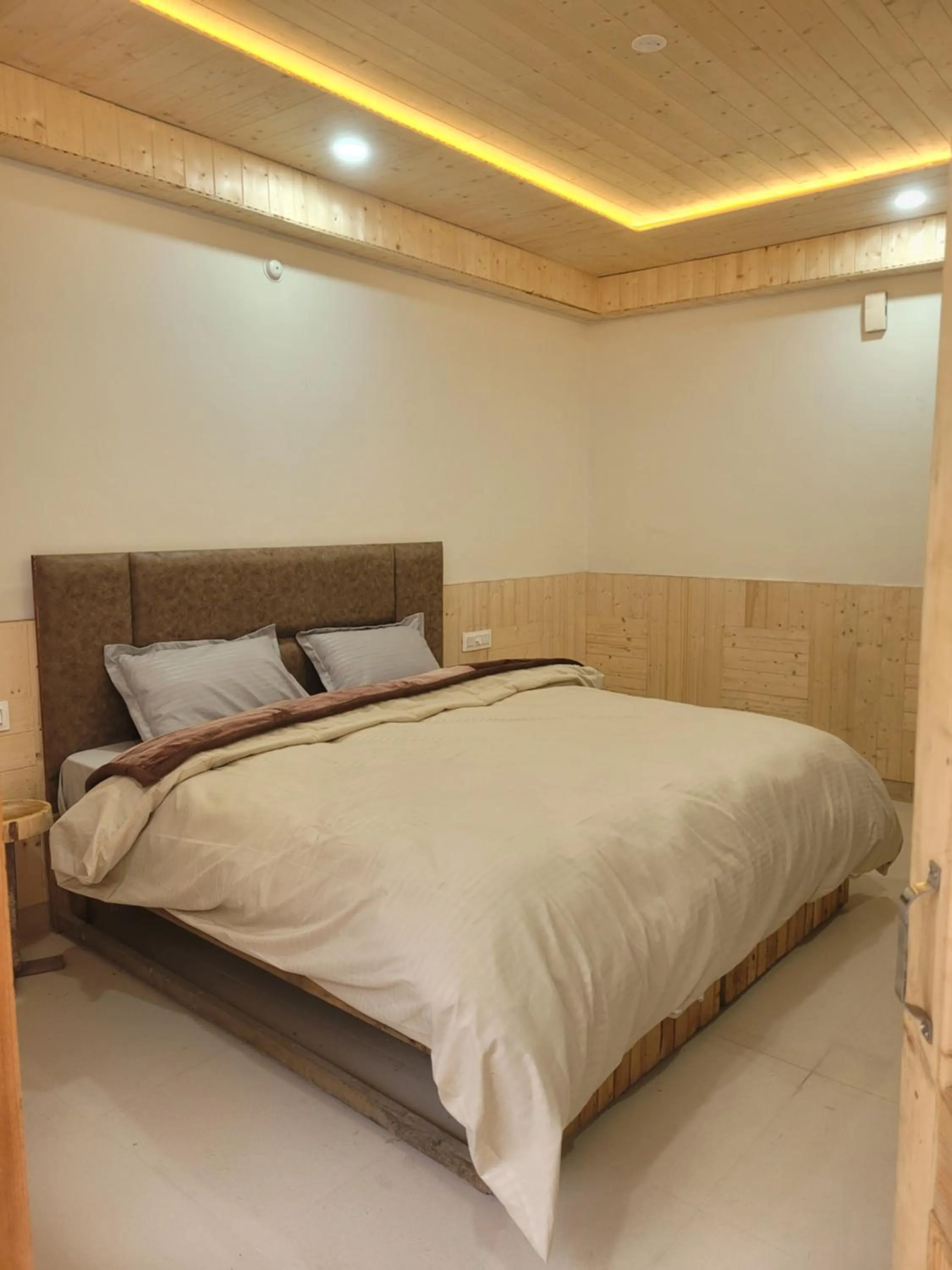 Bed in Whoopers Hostel Kasol