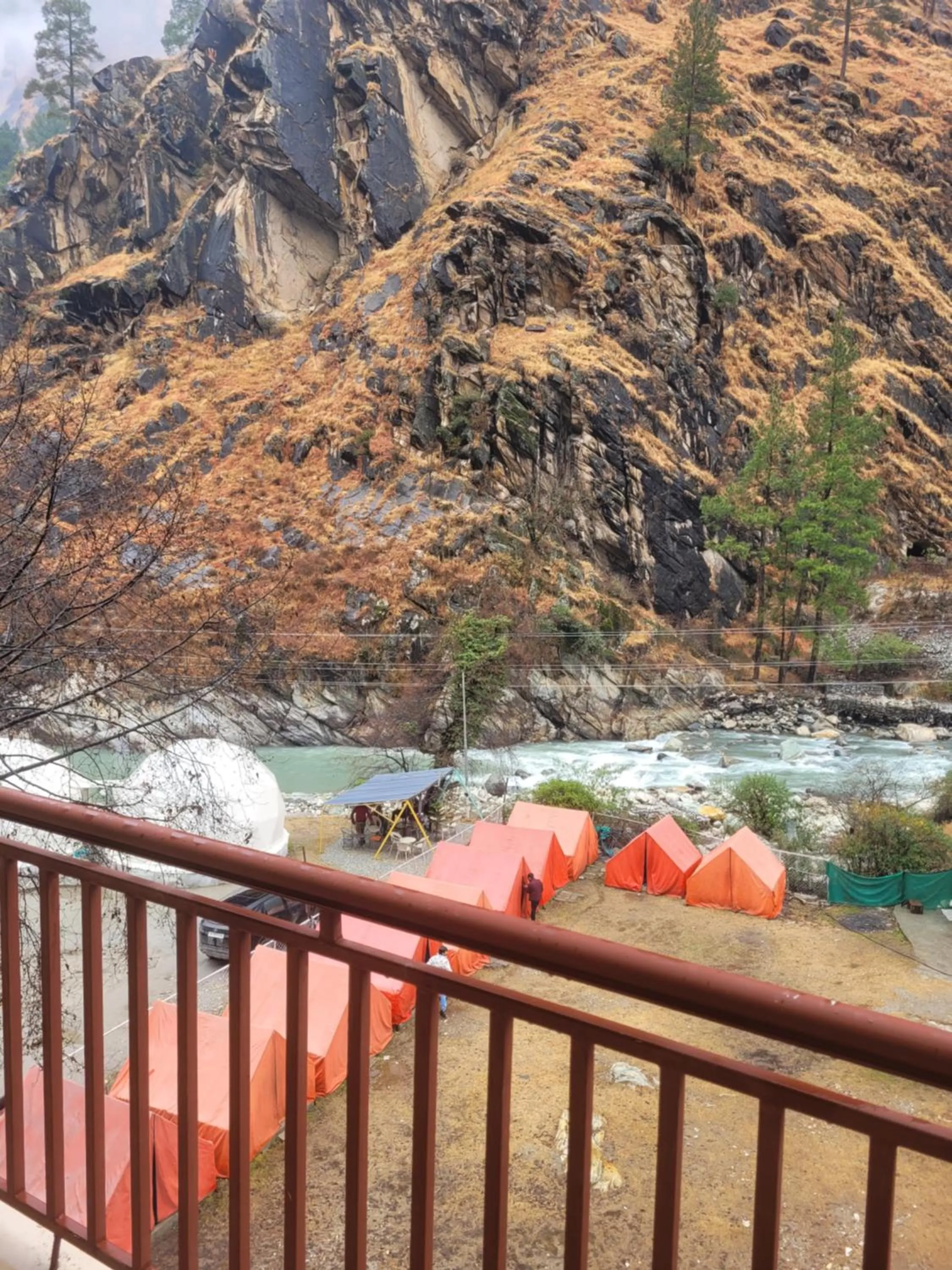 Whoopers Hostel Kasol