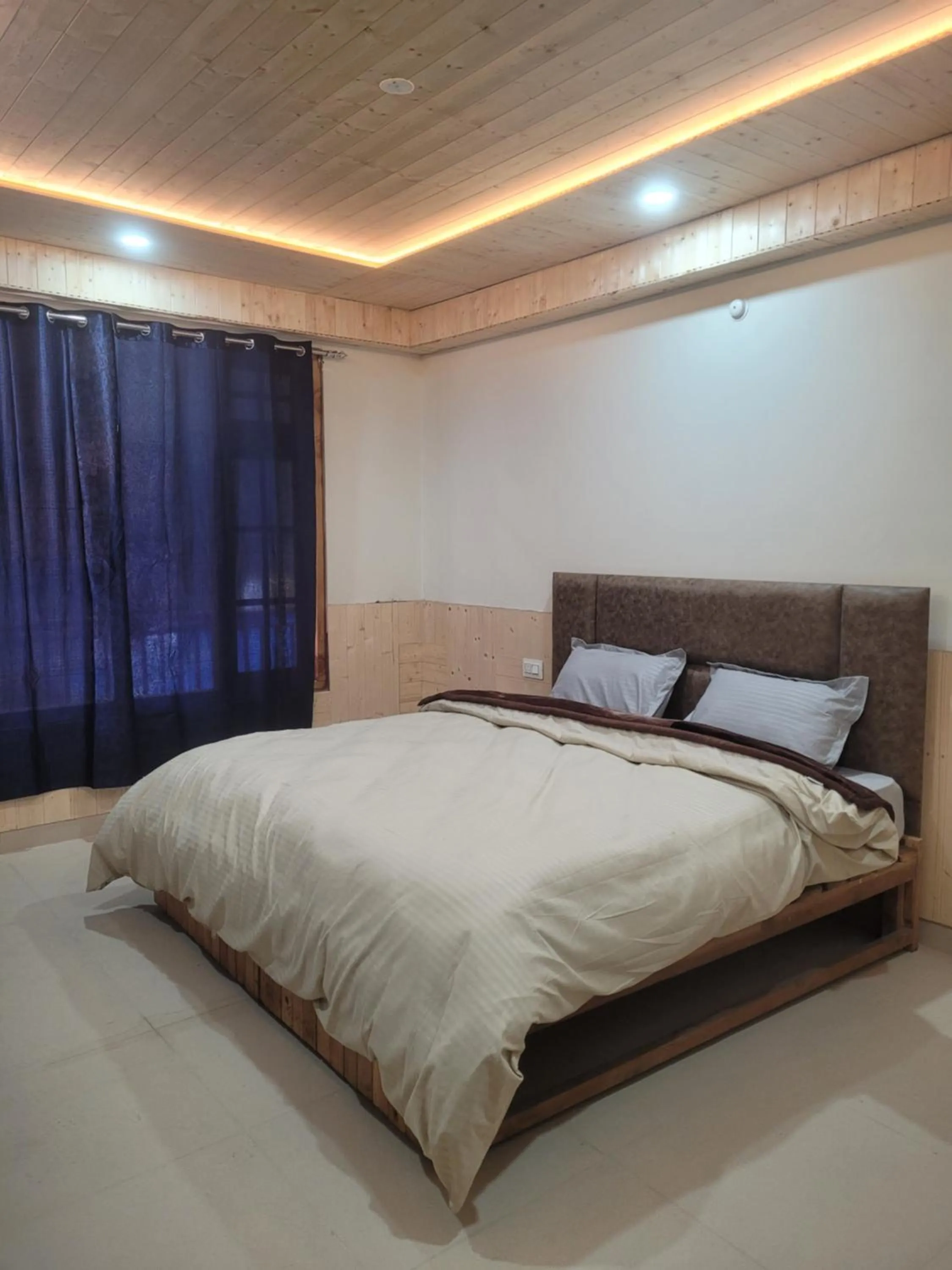 Bed in Whoopers Hostel Kasol