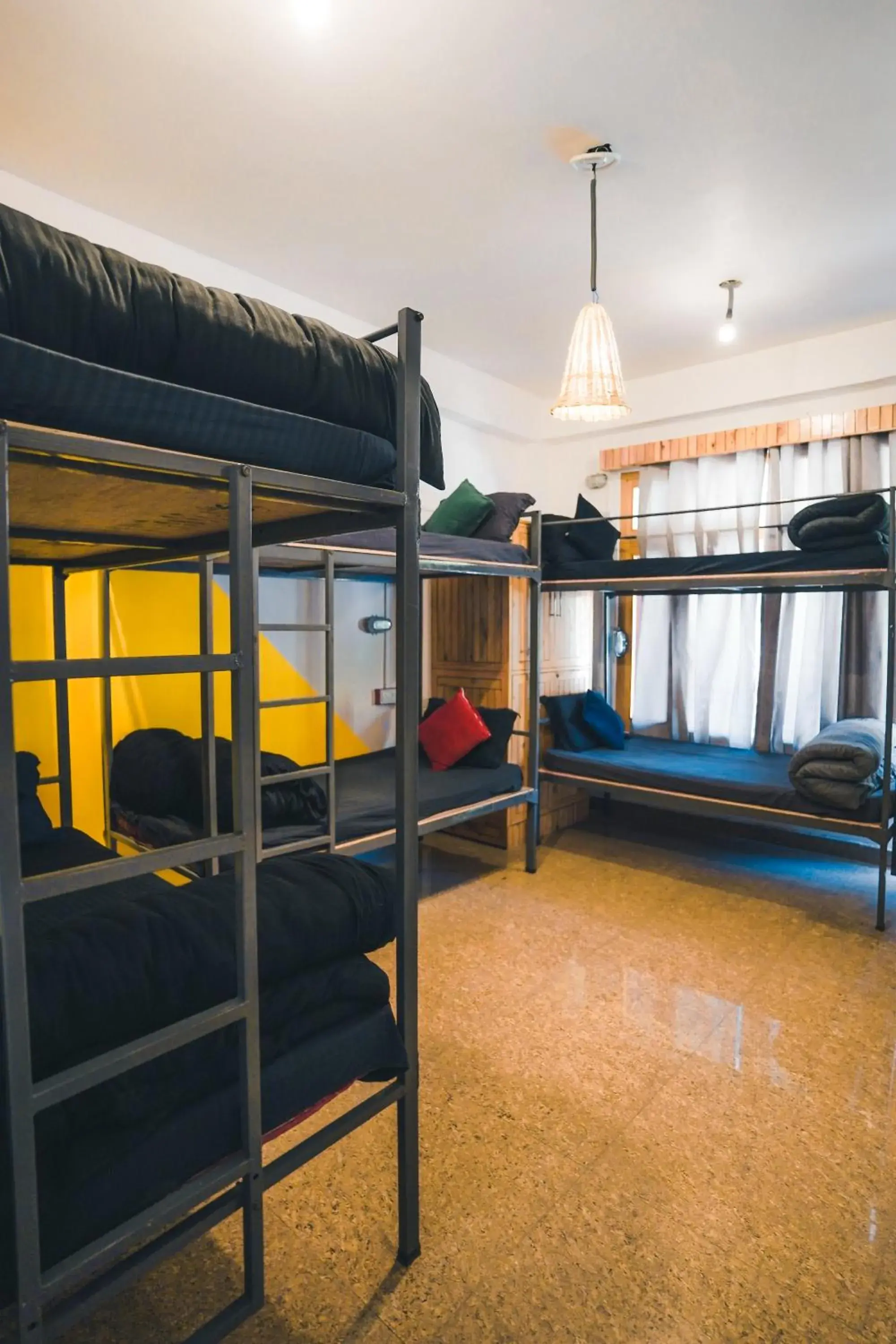 Bed in 6-Bed Mixed Dormitory Room in Whoopers Hostel Kasol Bed in 6-Bed Mixed Dormitory Room in Whoopers Hostel Kasol