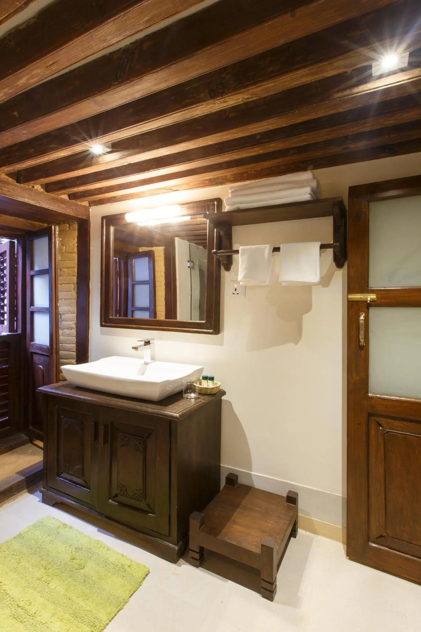 Bathroom, Bed in Hotel Patan House