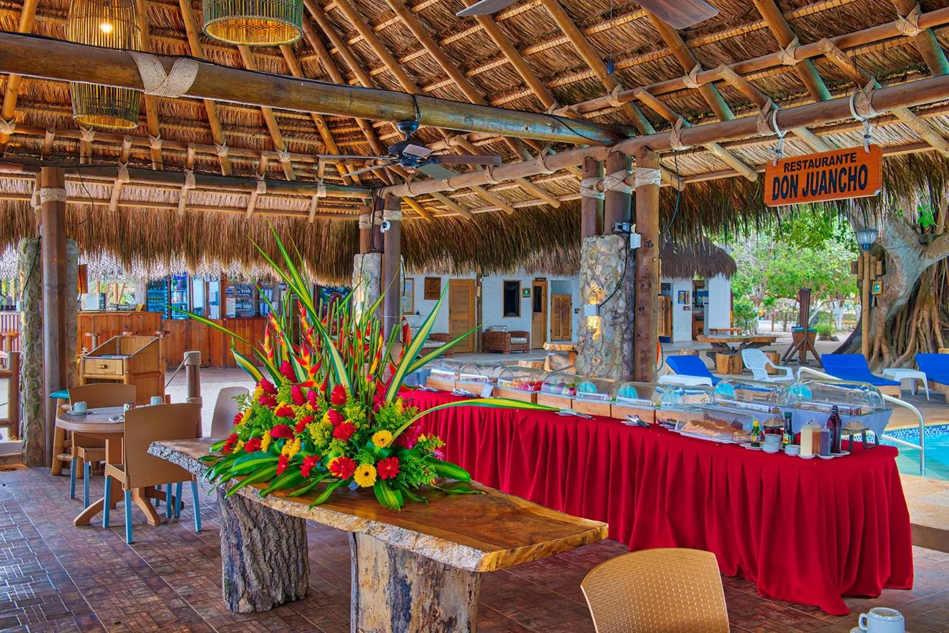 Restaurant/places to eat in Hotel Isla del Encanto