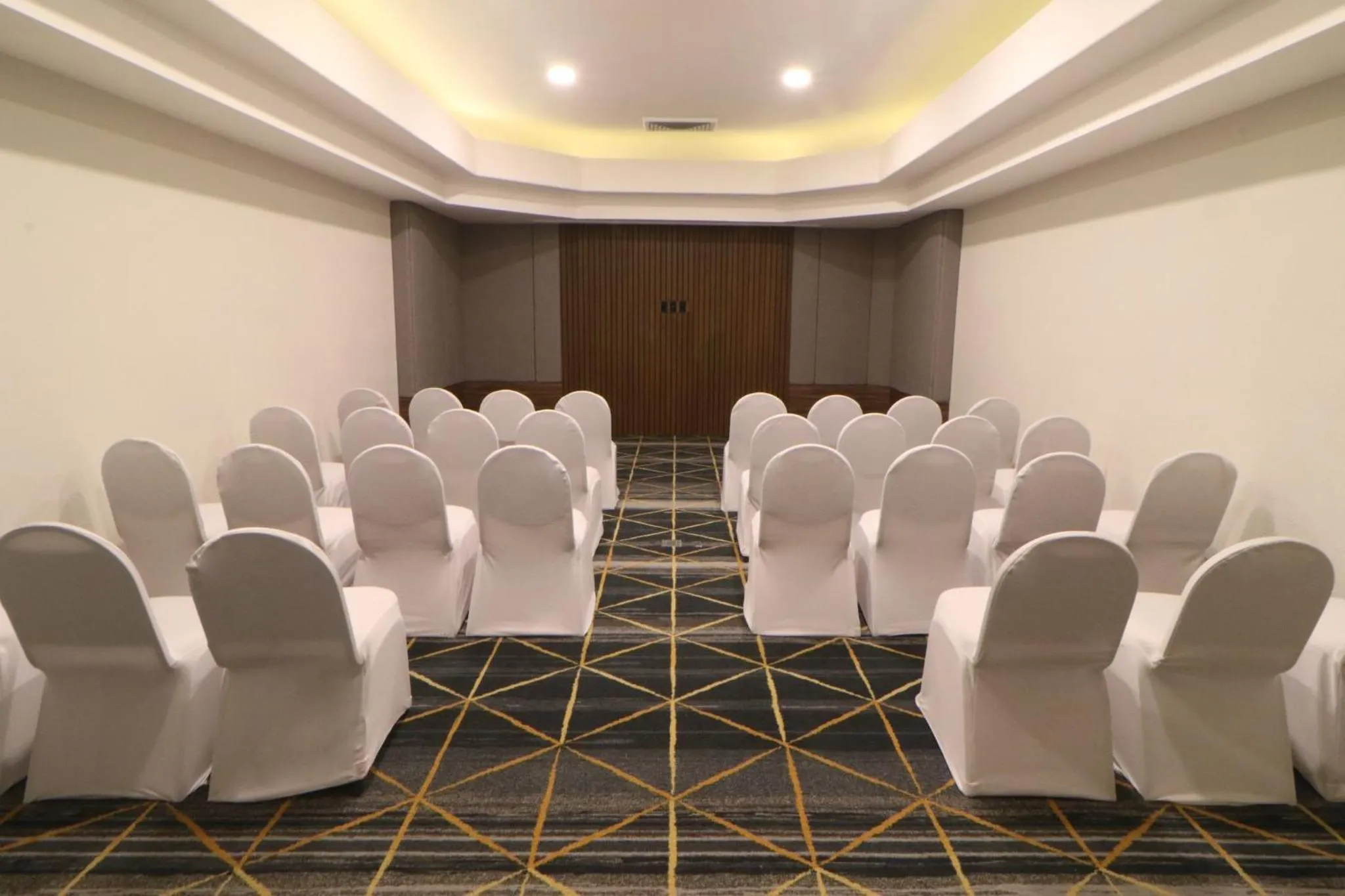 Meeting/conference room in Holiday Inn Tijuana Zona Rio by IHG