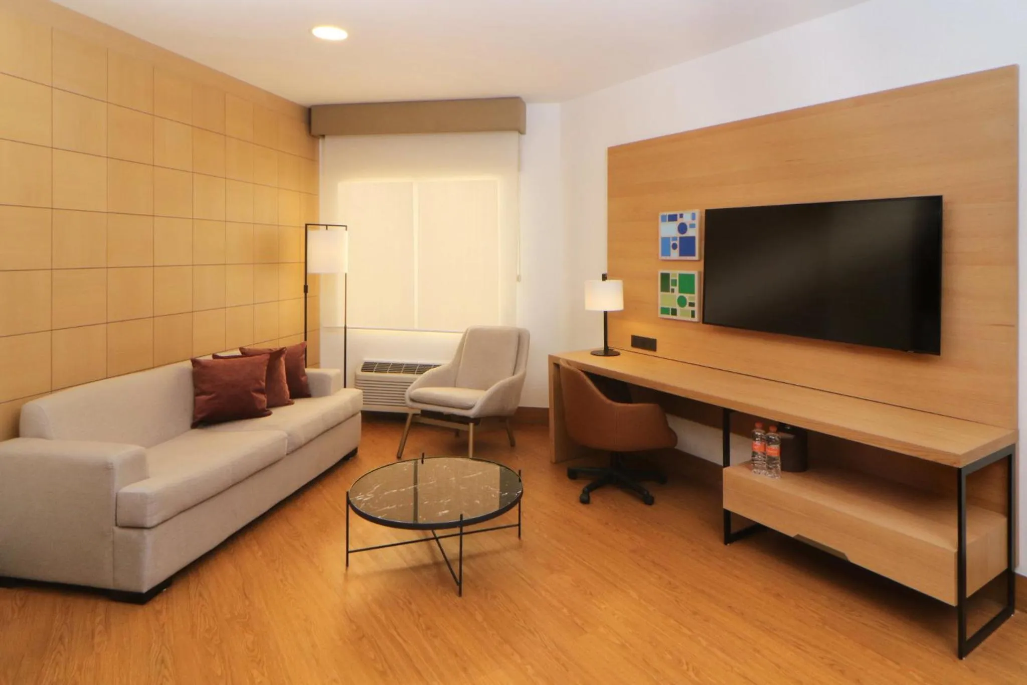 Photo of the whole room in Holiday Inn Tijuana Zona Rio by IHG