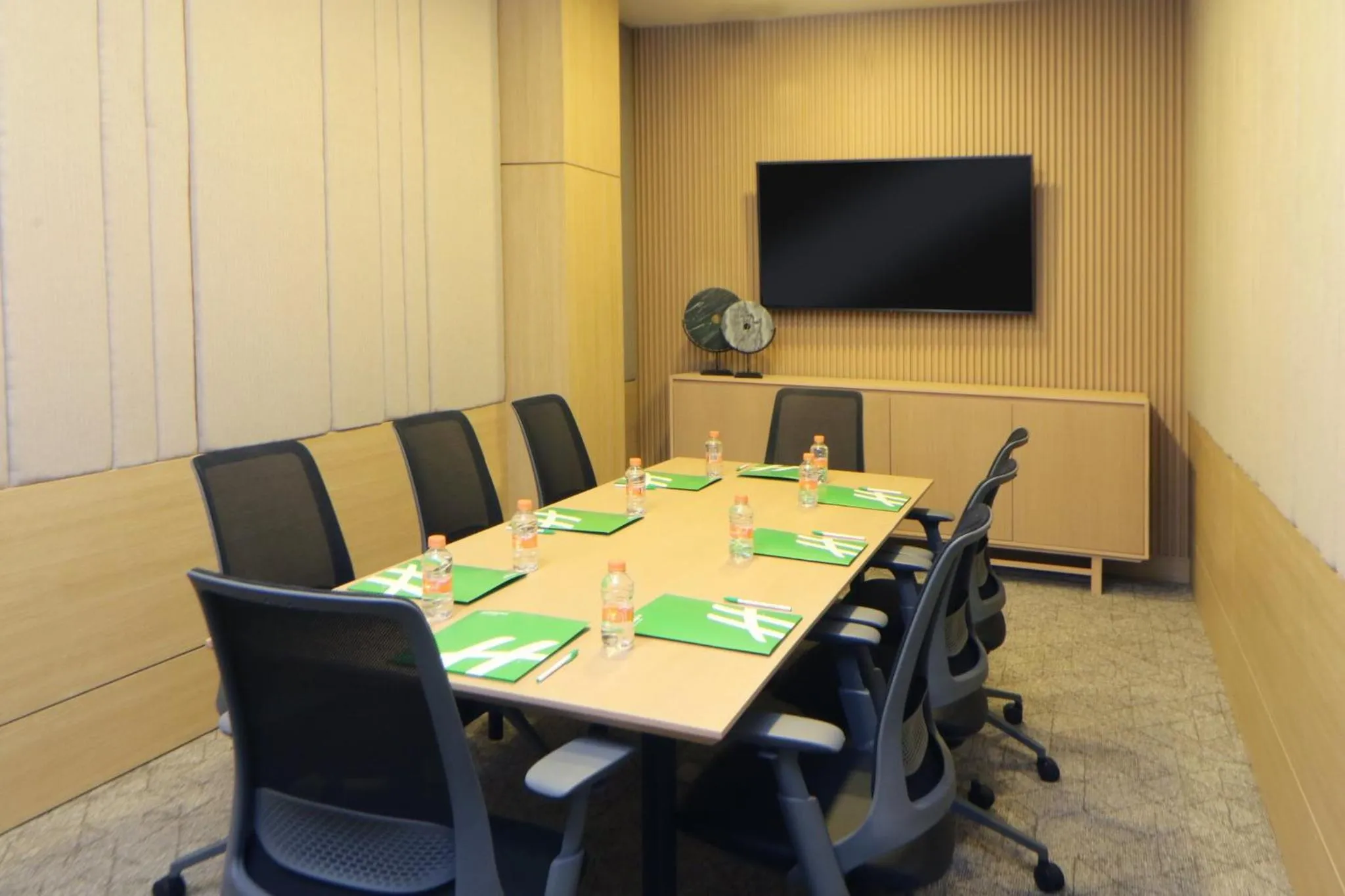 Meeting/conference room in Holiday Inn Tijuana Zona Rio by IHG