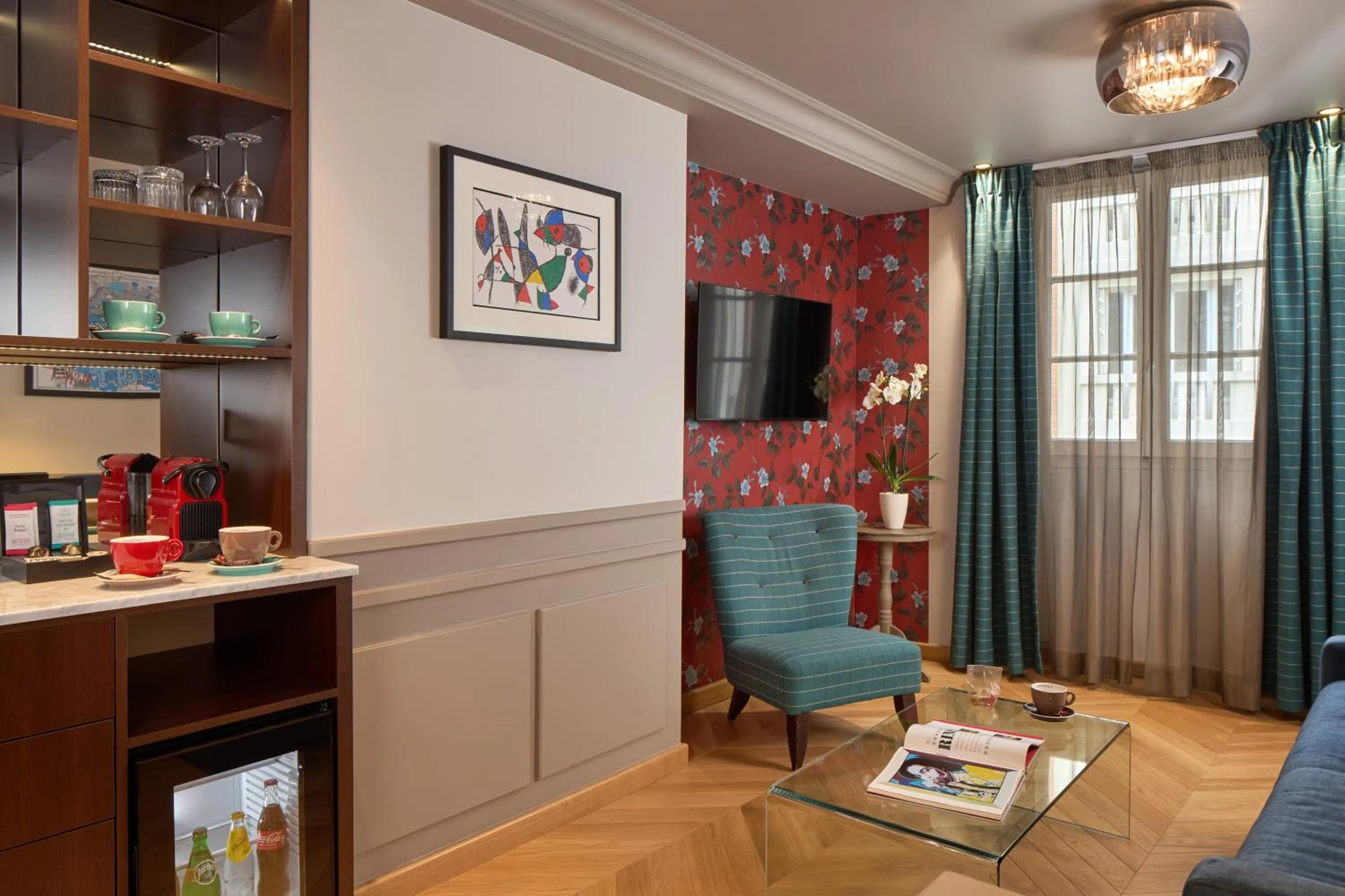 TV and multimedia in Le Robinet d'Or Paris Canal Saint Martin