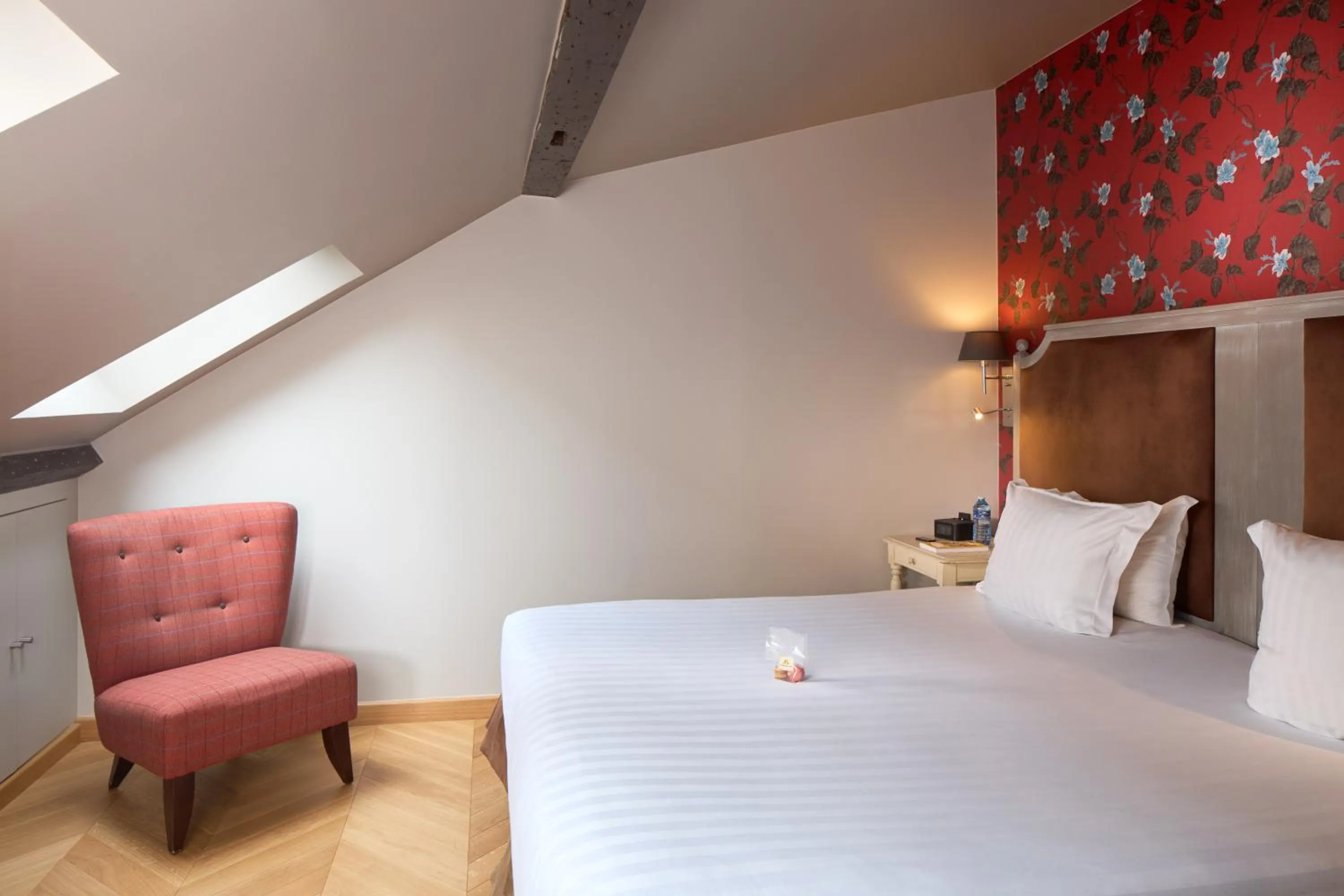 Bed in Le Robinet d'Or Paris Canal Saint Martin