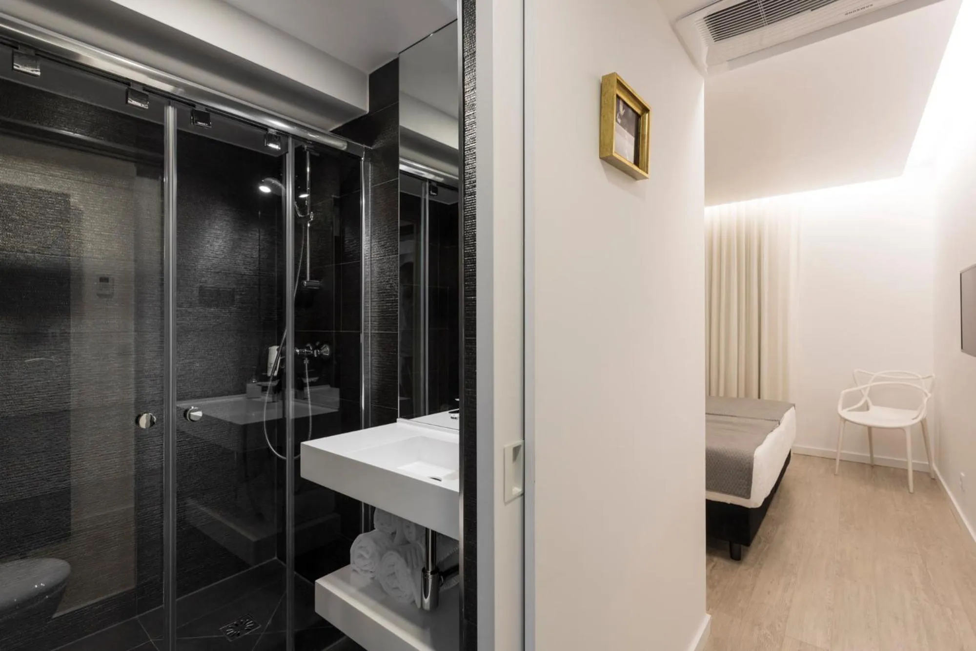 Bathroom, Bed in Sport Hotel A Seleção