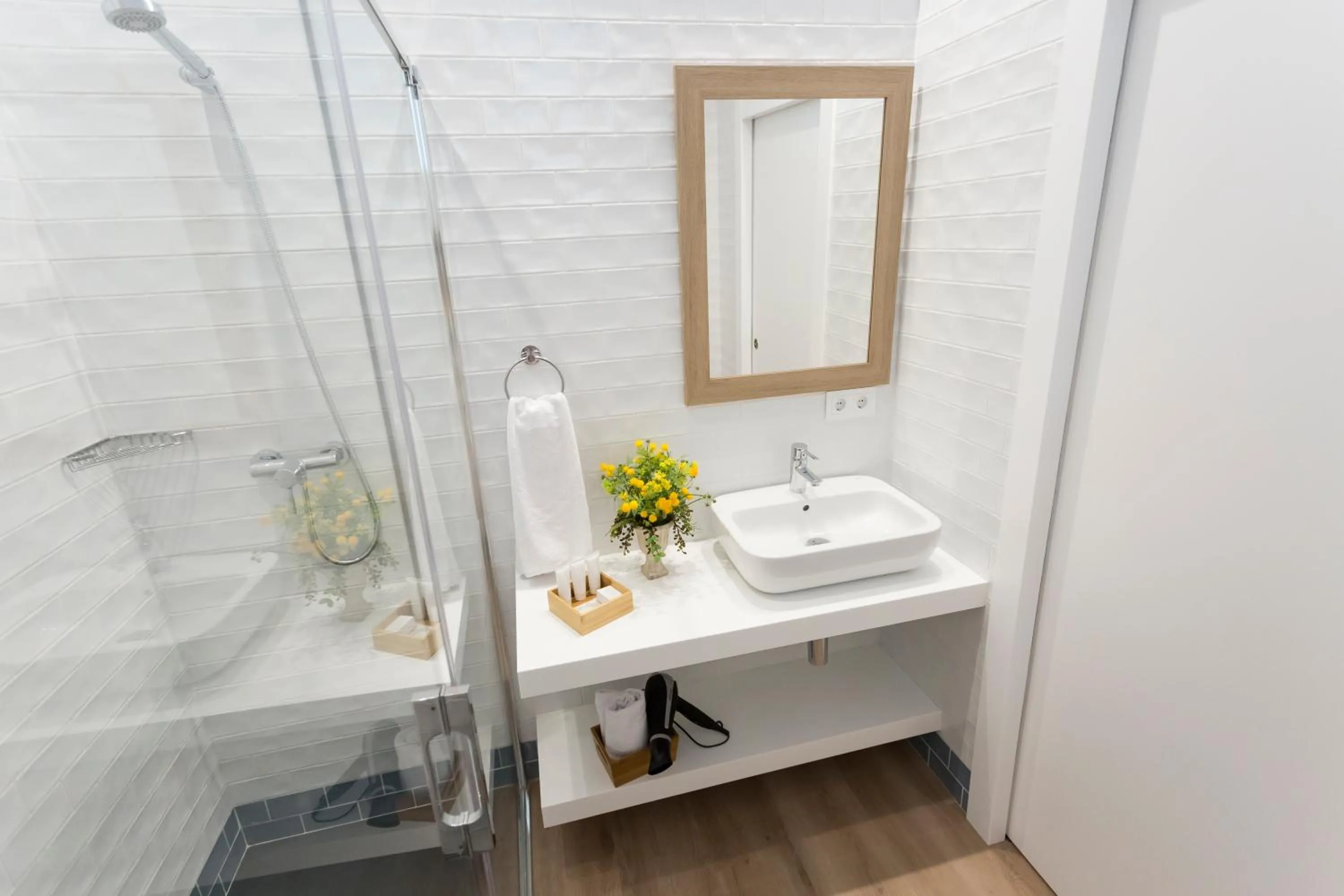 Shower in Casa de la Merced Suites