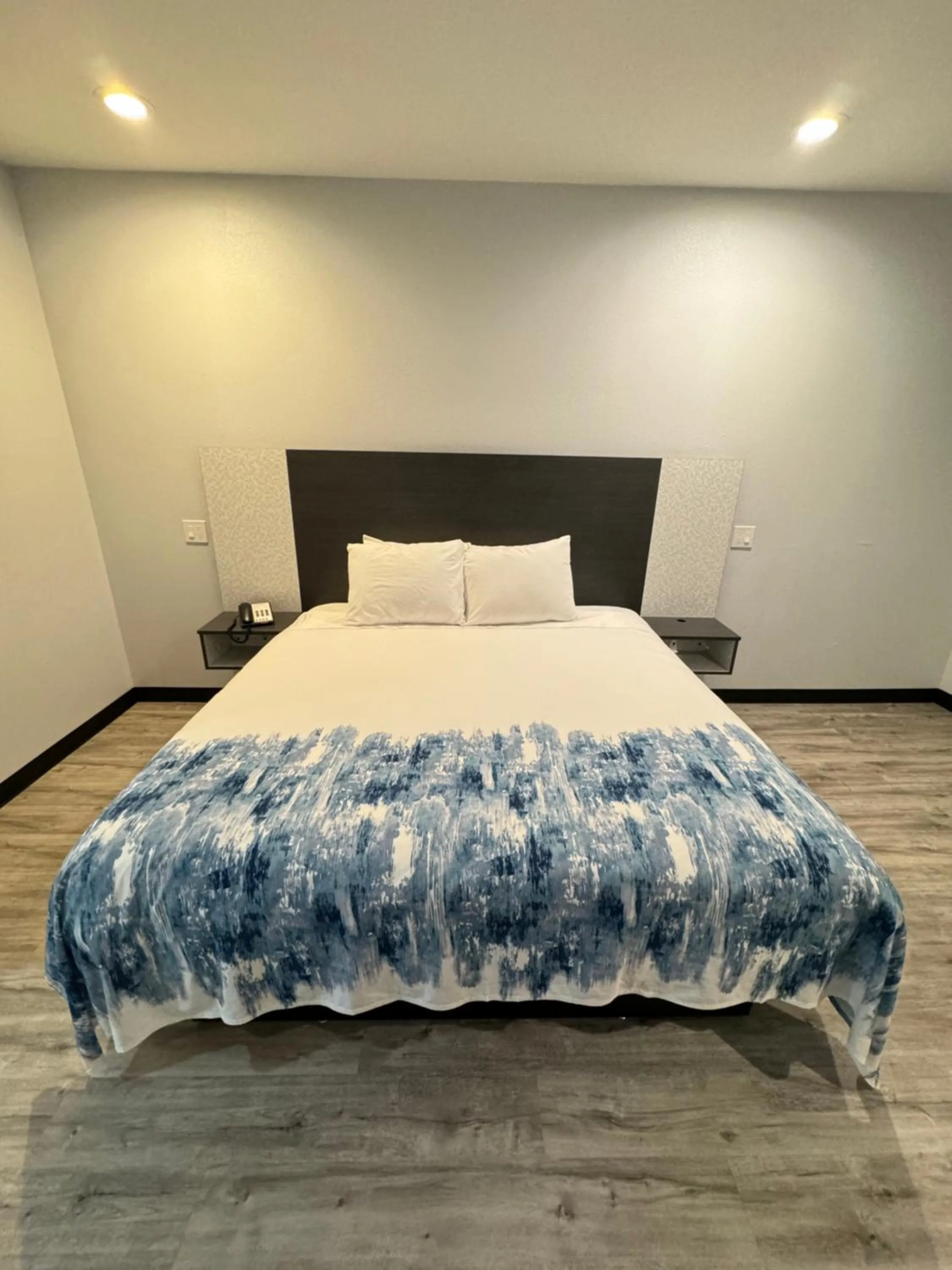 Bed in Americas Best Value Inn & Suites Haltom City Ft. Worth