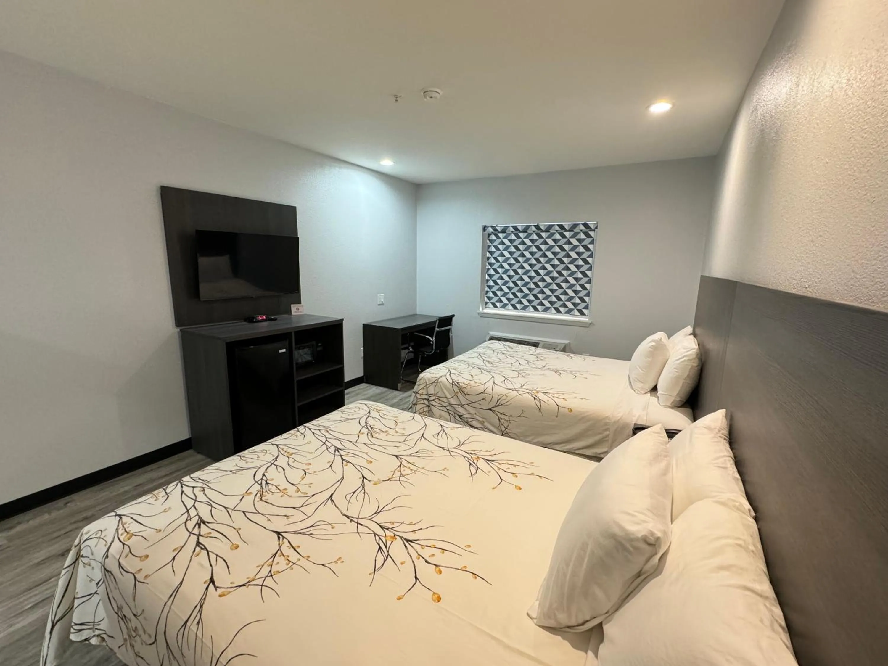 Bed in Americas Best Value Inn & Suites Haltom City Ft. Worth