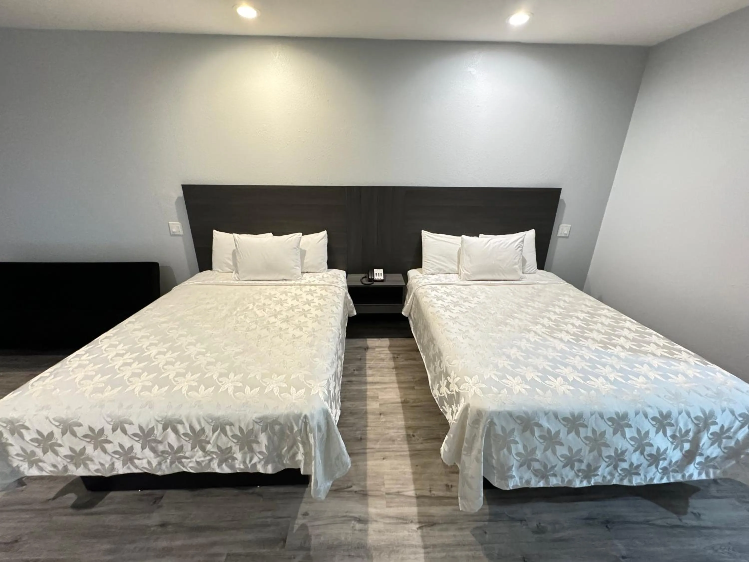 Bed in Americas Best Value Inn & Suites Haltom City Ft. Worth