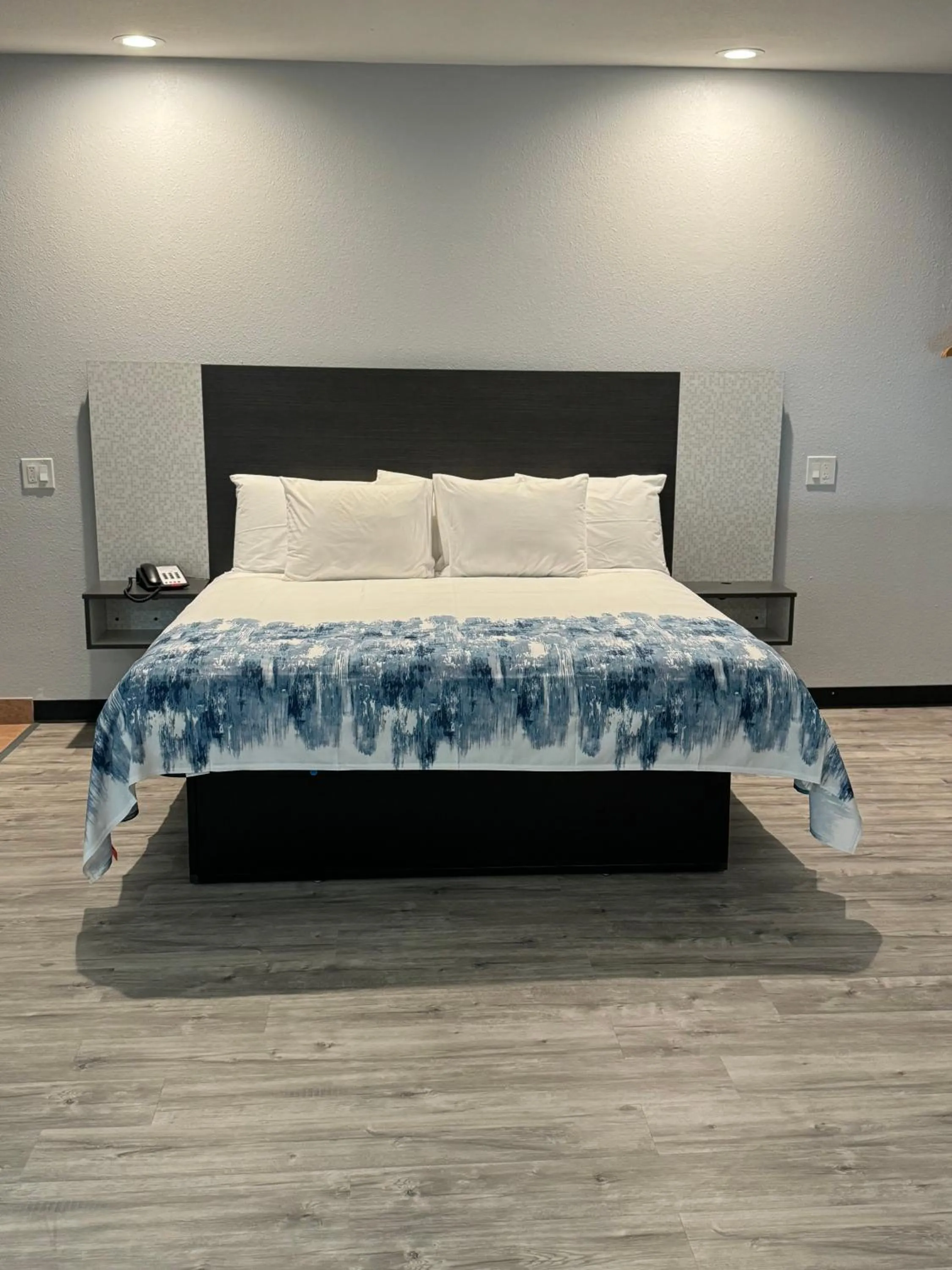 Bed in Americas Best Value Inn & Suites Haltom City Ft. Worth