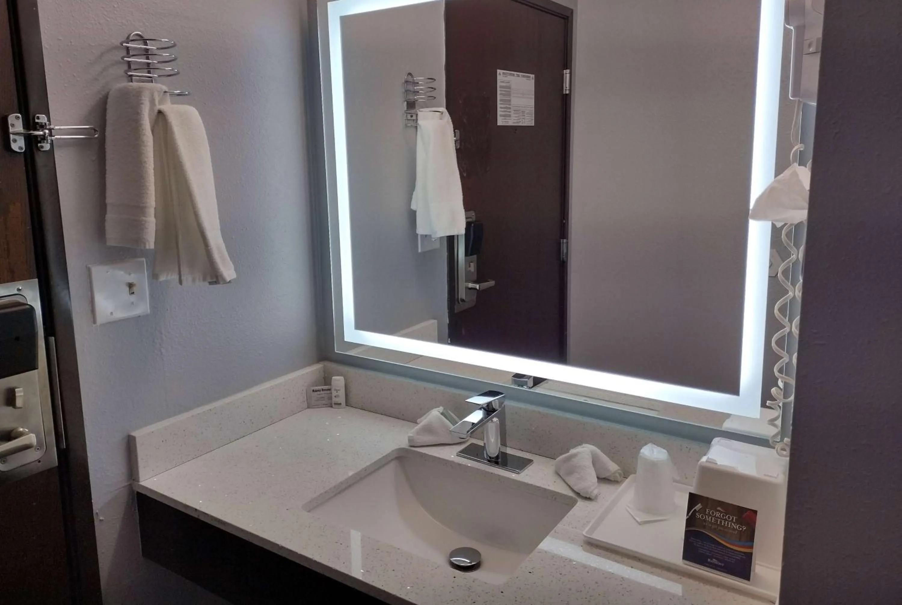 Bathroom in Americas Best Value Inn - Duluth Spirit Mountain Inn