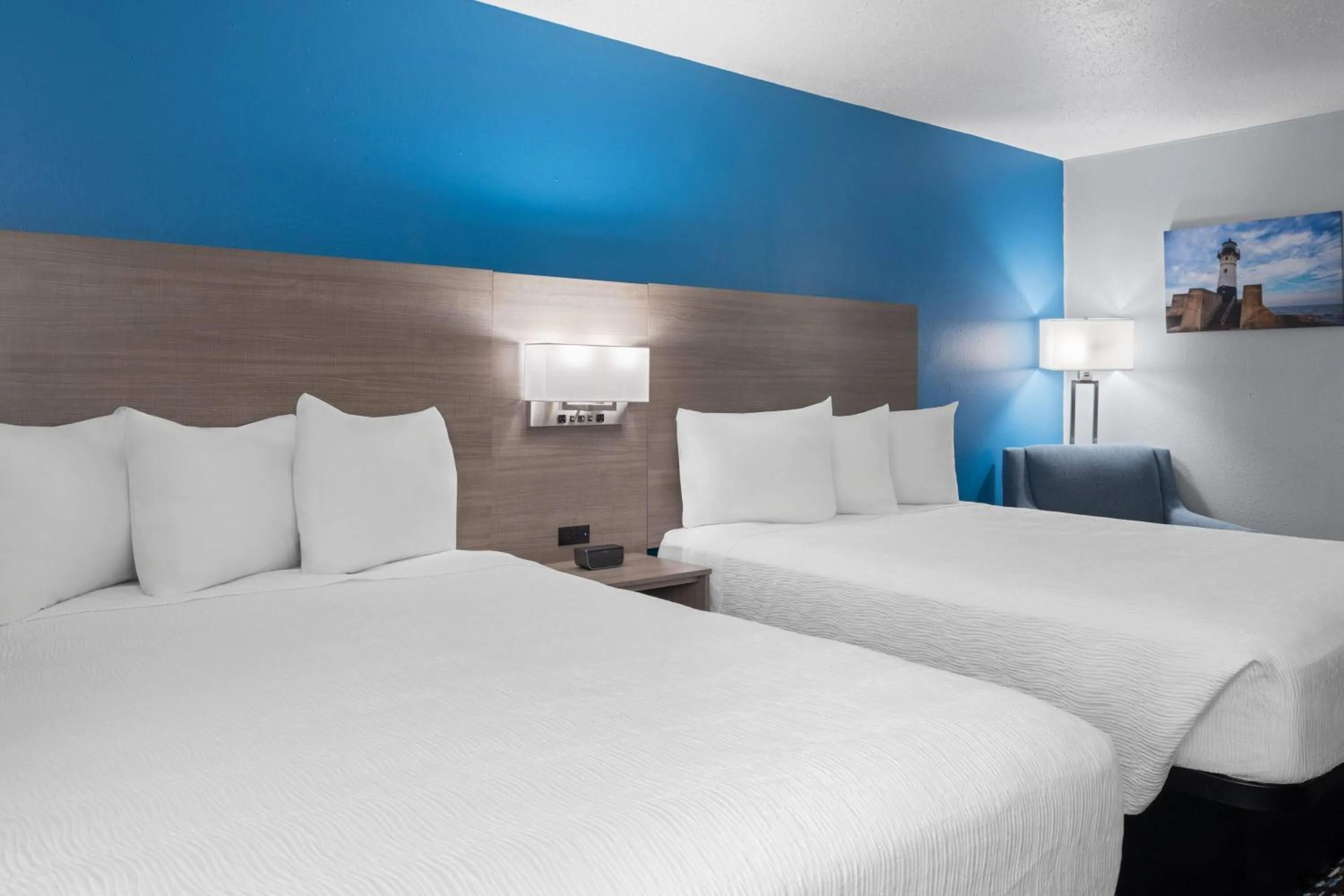 Photo of the whole room, Bed in Baymont by Wyndham Duluth Spirit Mountain