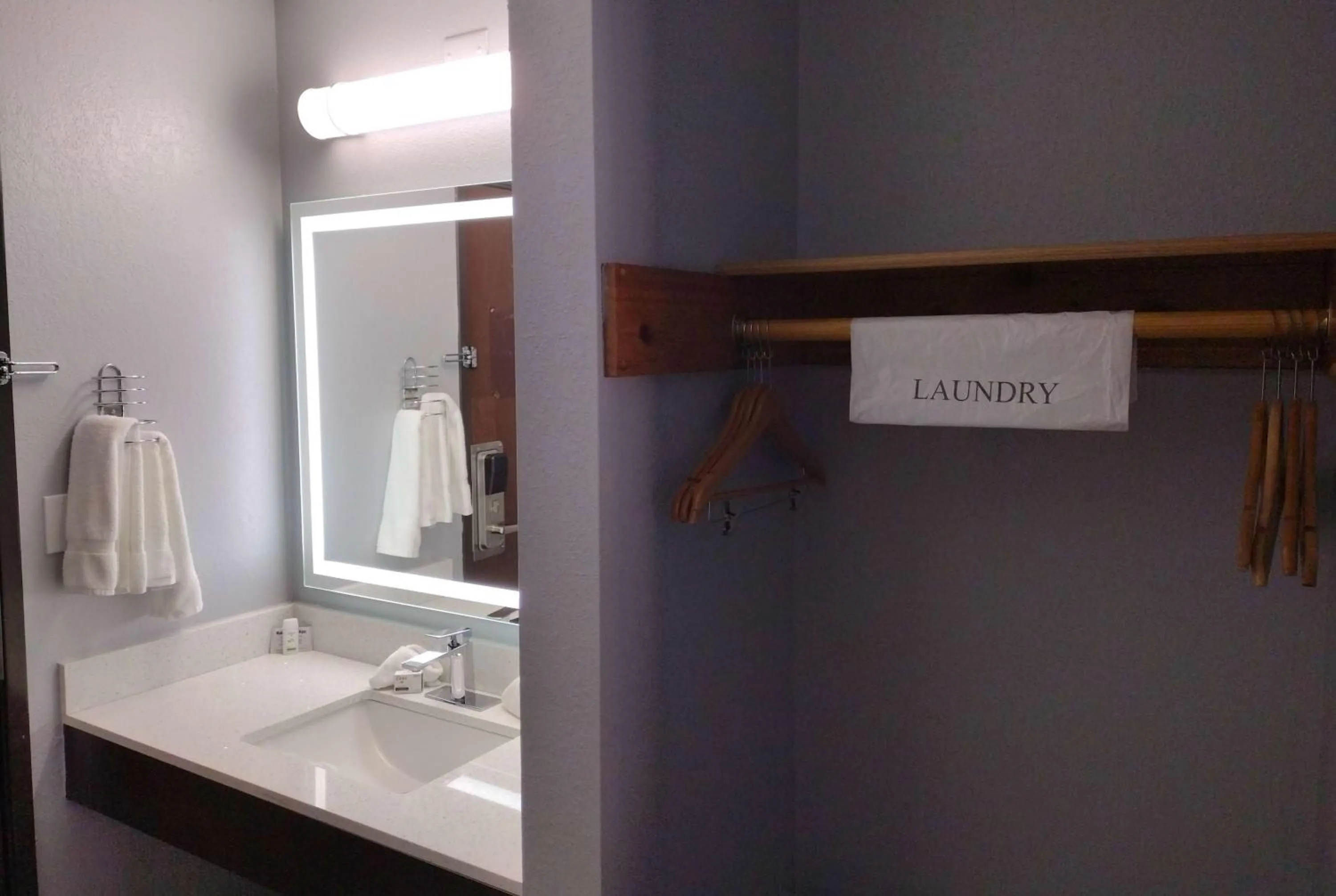 Bathroom in Americas Best Value Inn - Duluth Spirit Mountain Inn