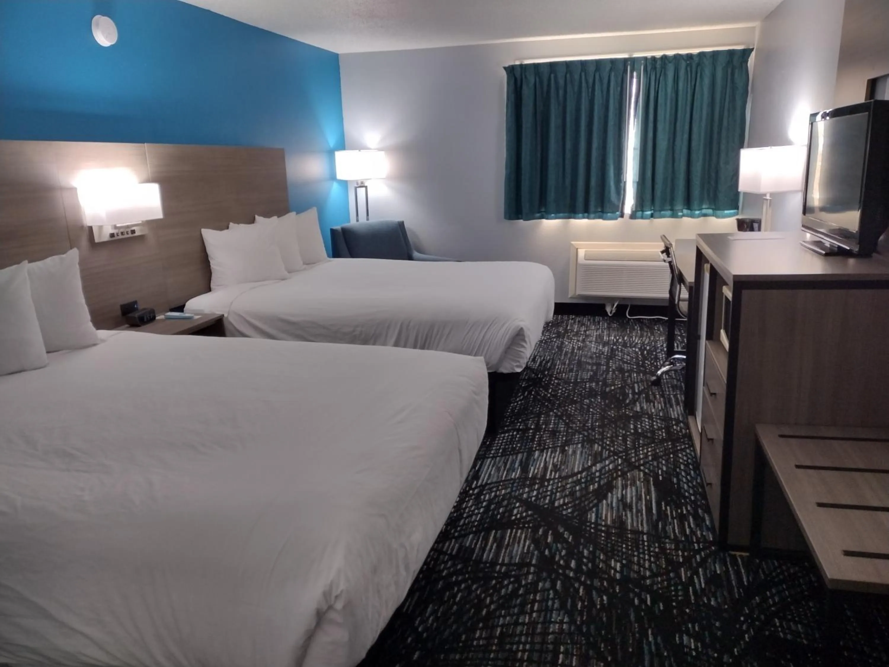 Bed in Americas Best Value Inn - Duluth Spirit Mountain Inn