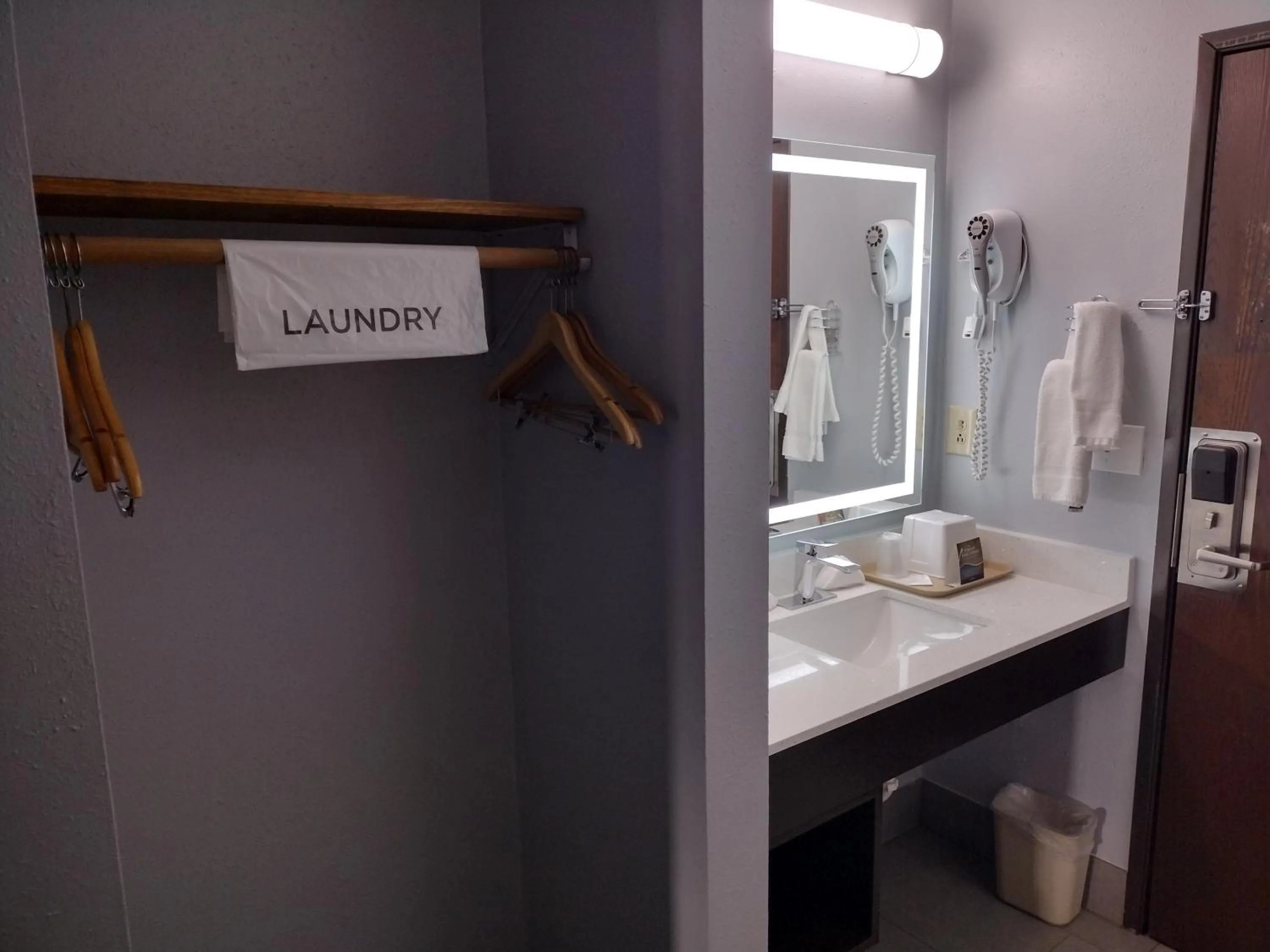 towels in Americas Best Value Inn - Duluth Spirit Mountain Inn