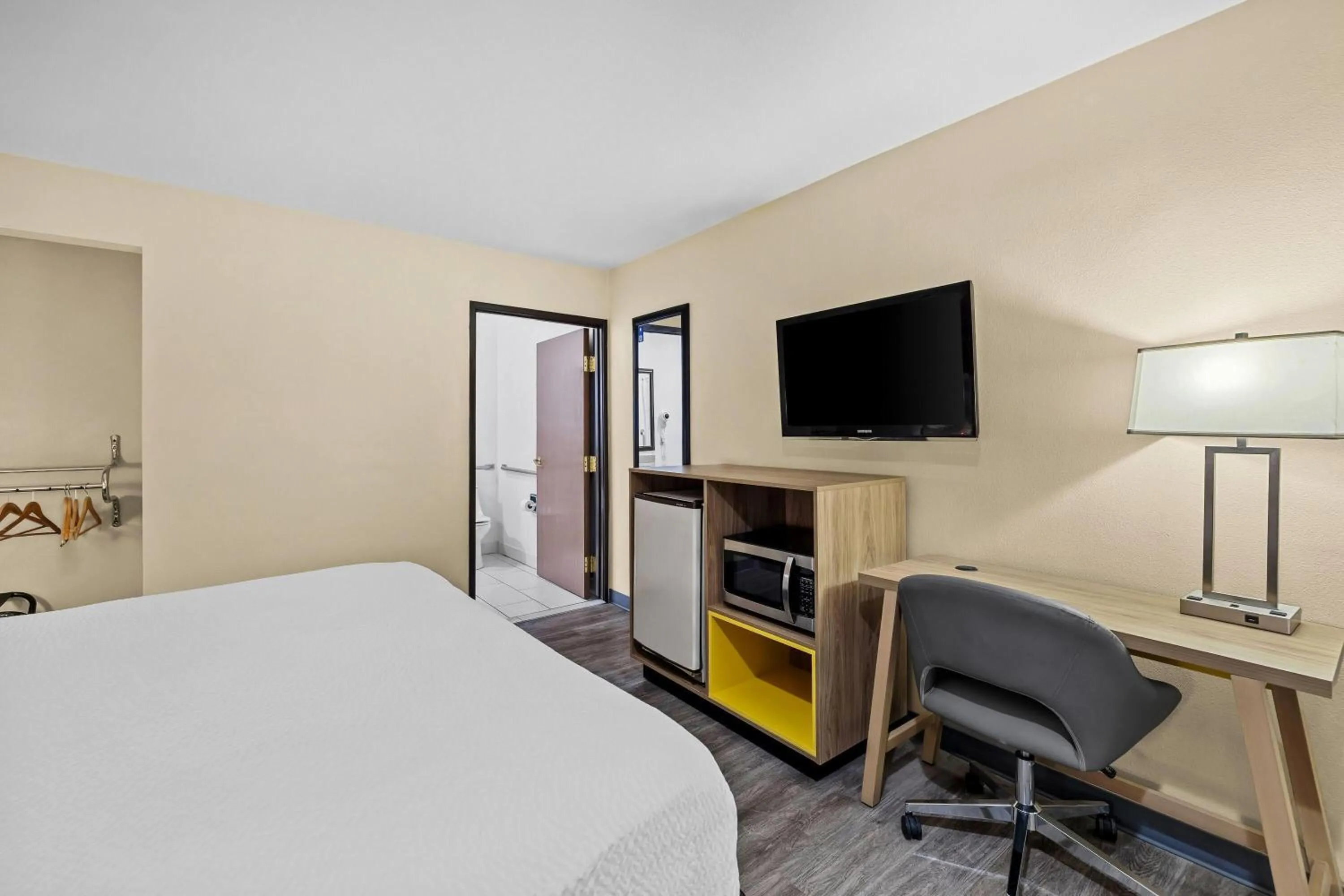 Bed in Days Inn by Wyndham Tucson Airport