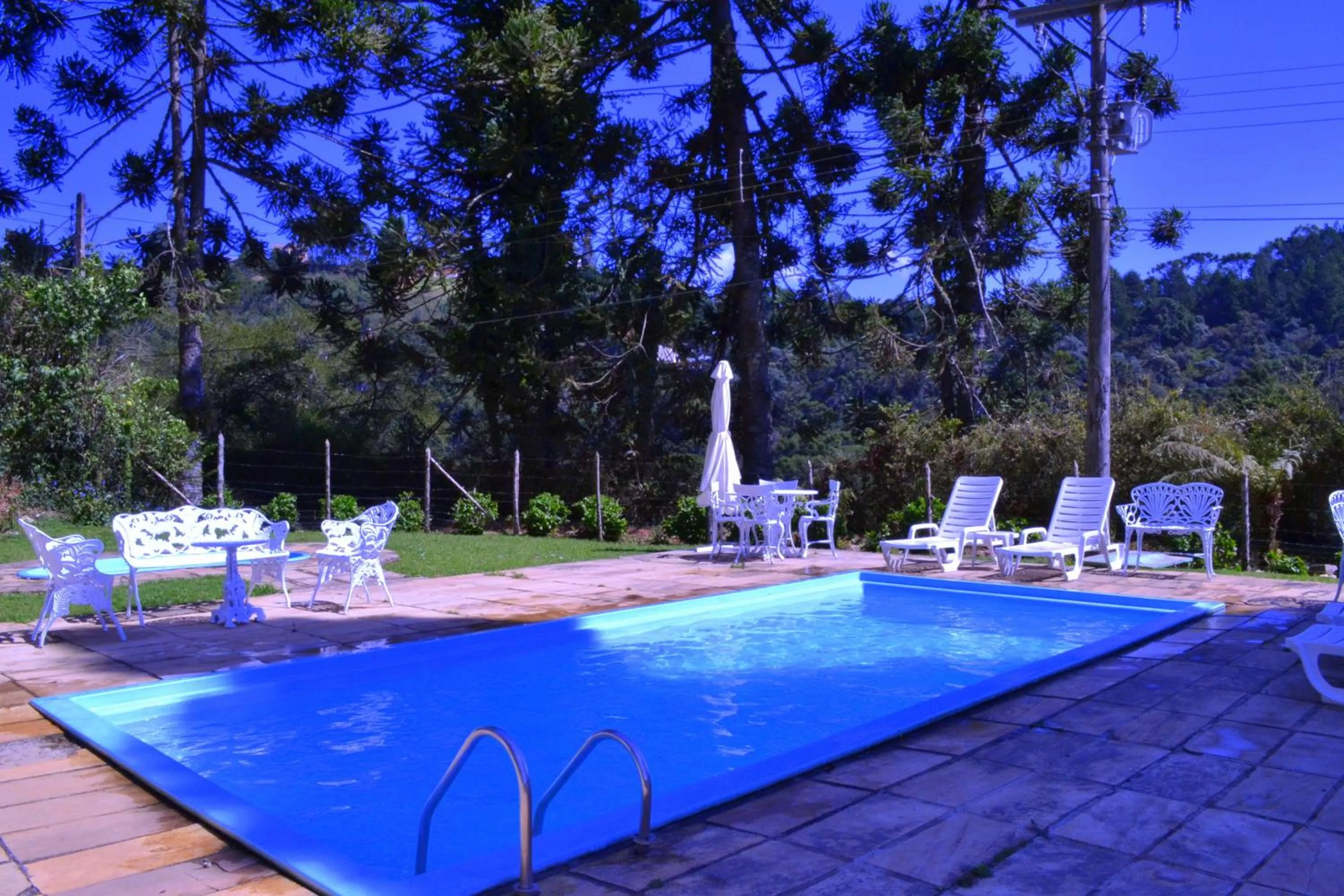 Swimming pool in Hotel Refúgio Alpino