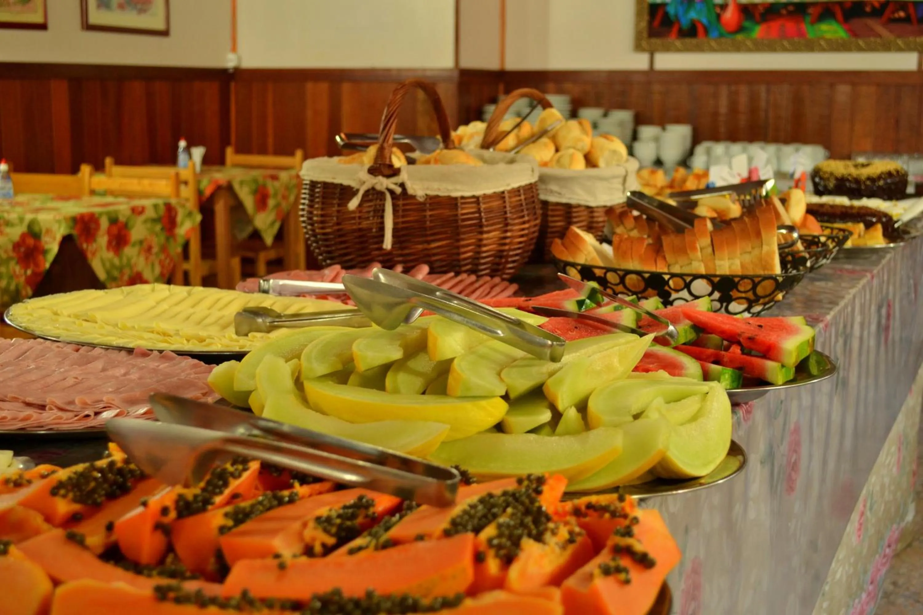Buffet breakfast in Hotel Refúgio Alpino
