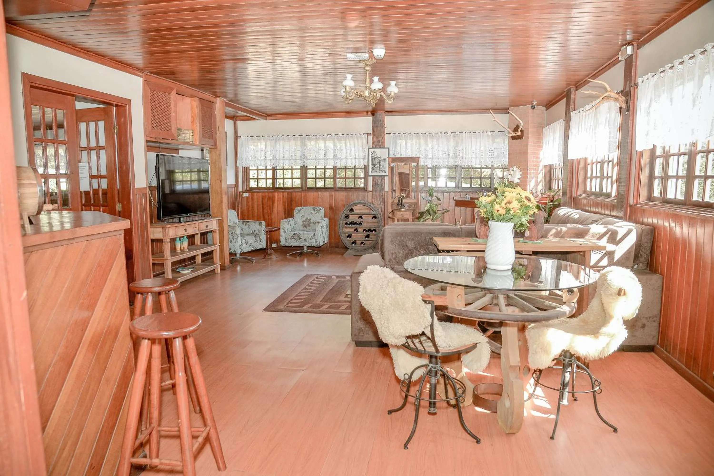 Communal lounge/ TV room in Hotel Refúgio Alpino