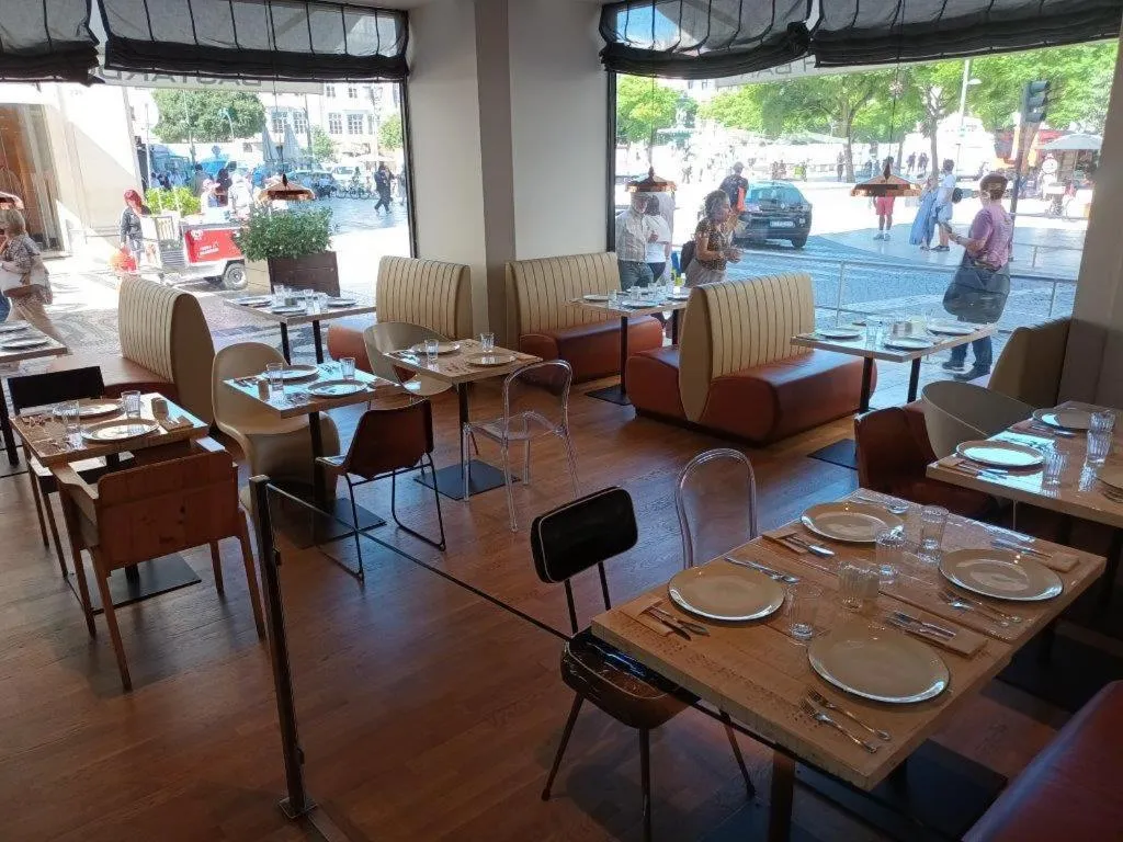 Restaurant/places to eat in Internacional Design Hotel