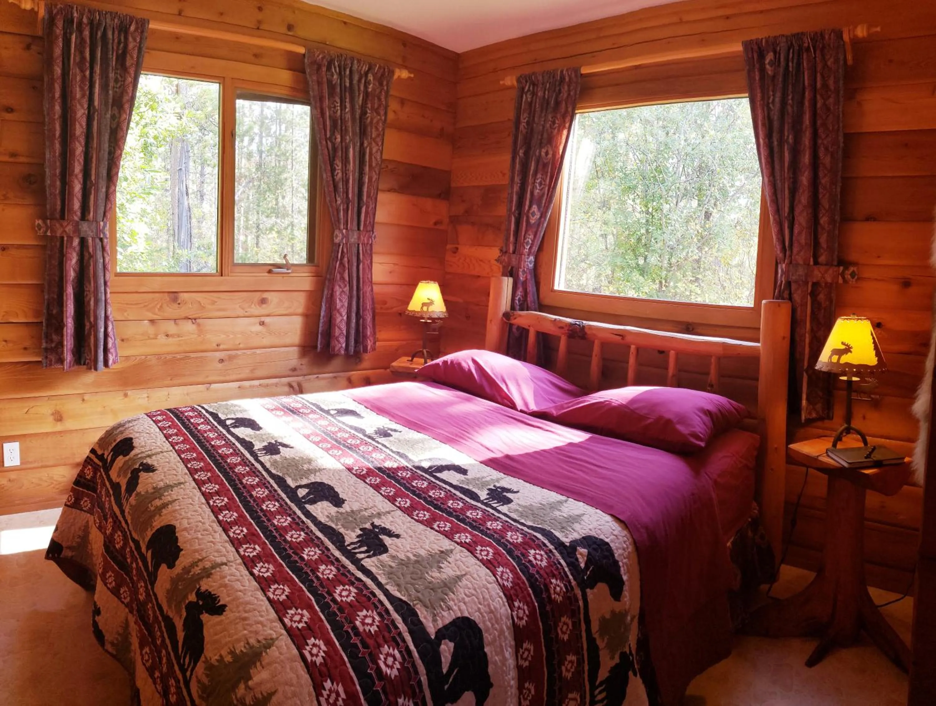 Bedroom, Bed in Mica Mountain Lodge & Log Cabins