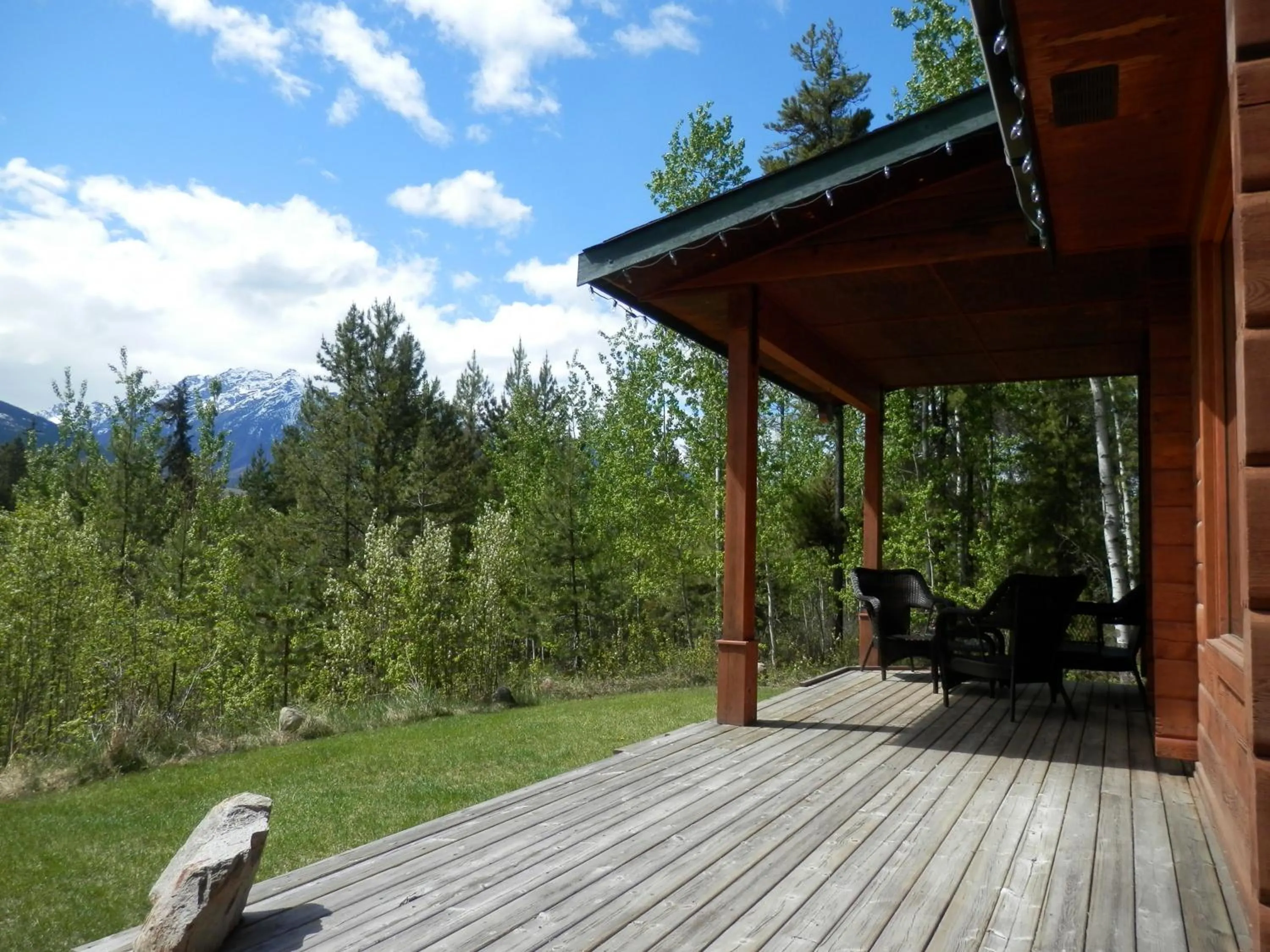 Patio in Mica Mountain Lodge & Log Cabins