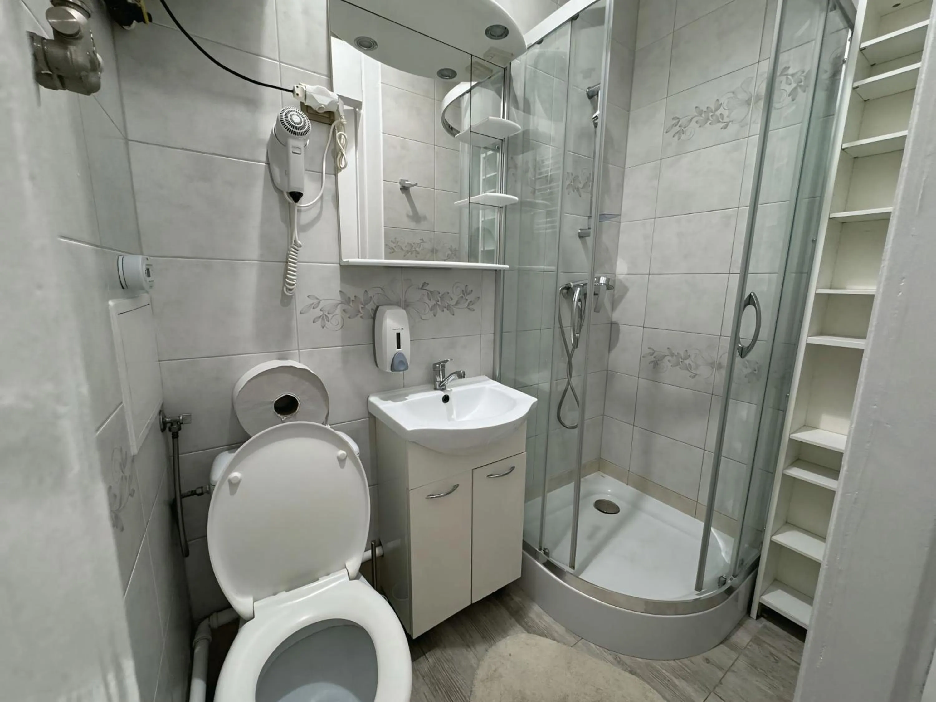 Bathroom in Lorf Hostel&Apartments