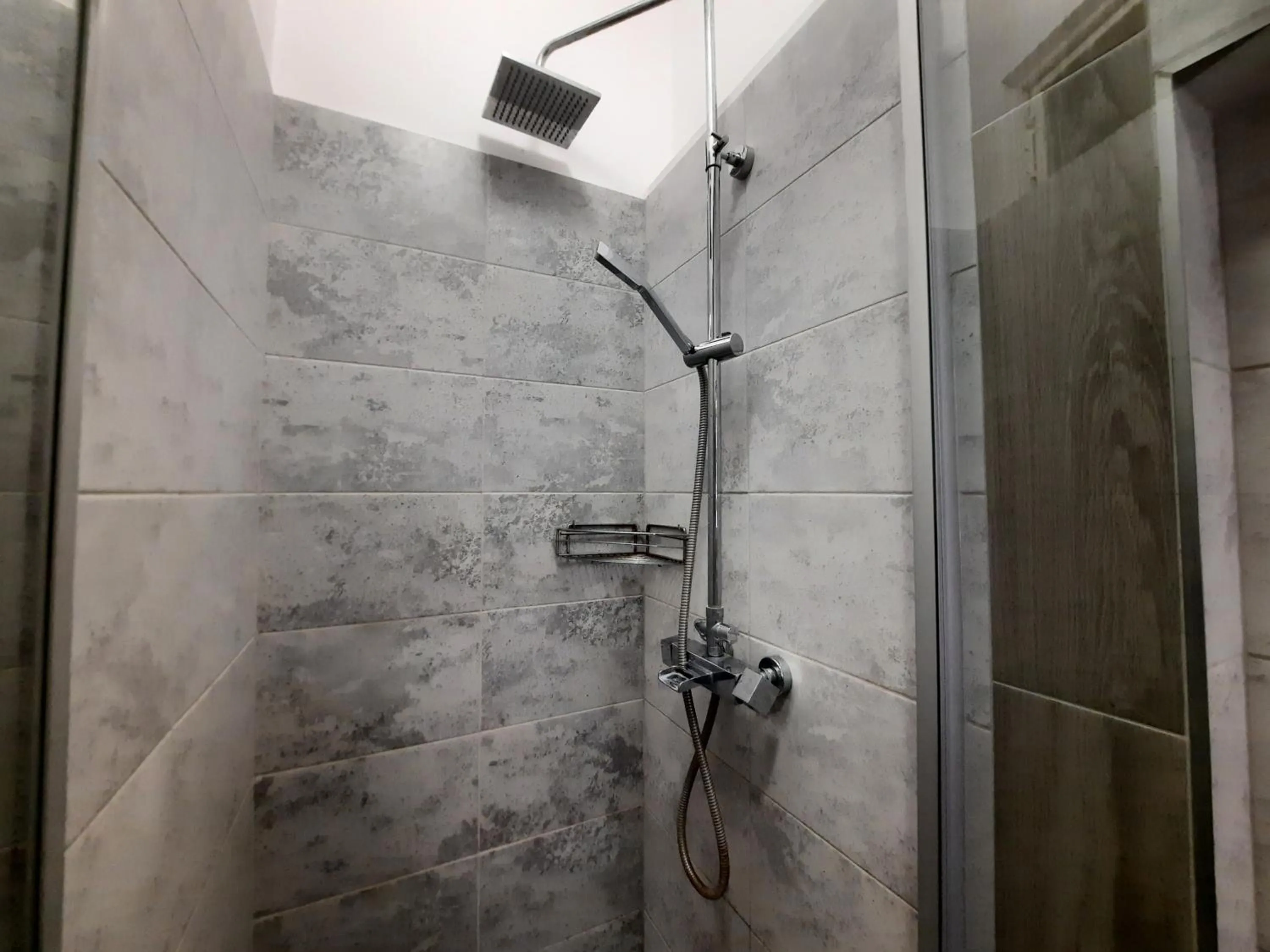 Shower in Lorf Hostel&Apartments